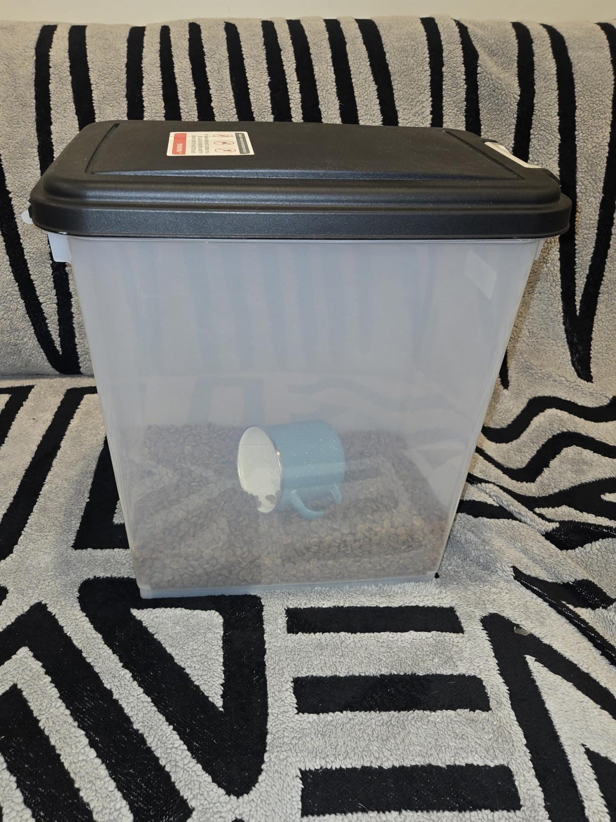 IRIS USA Airtight Pet Food Storage Container with Wheels, Black, 30 lb Capacity - BPA-Free Clear Plastic Bin with Snap-Lid Seal to Keep Kibble, Pellets or Seeds Fresh for Dogs, Cats and Birds customer photo 1