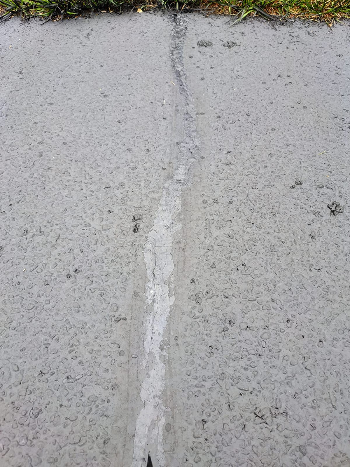 Jetcoat Premium Elastomeric Asphalt Crack Filler and Sealant, Perfect for Blacktop Repair (1 Gallon) customer photo 1