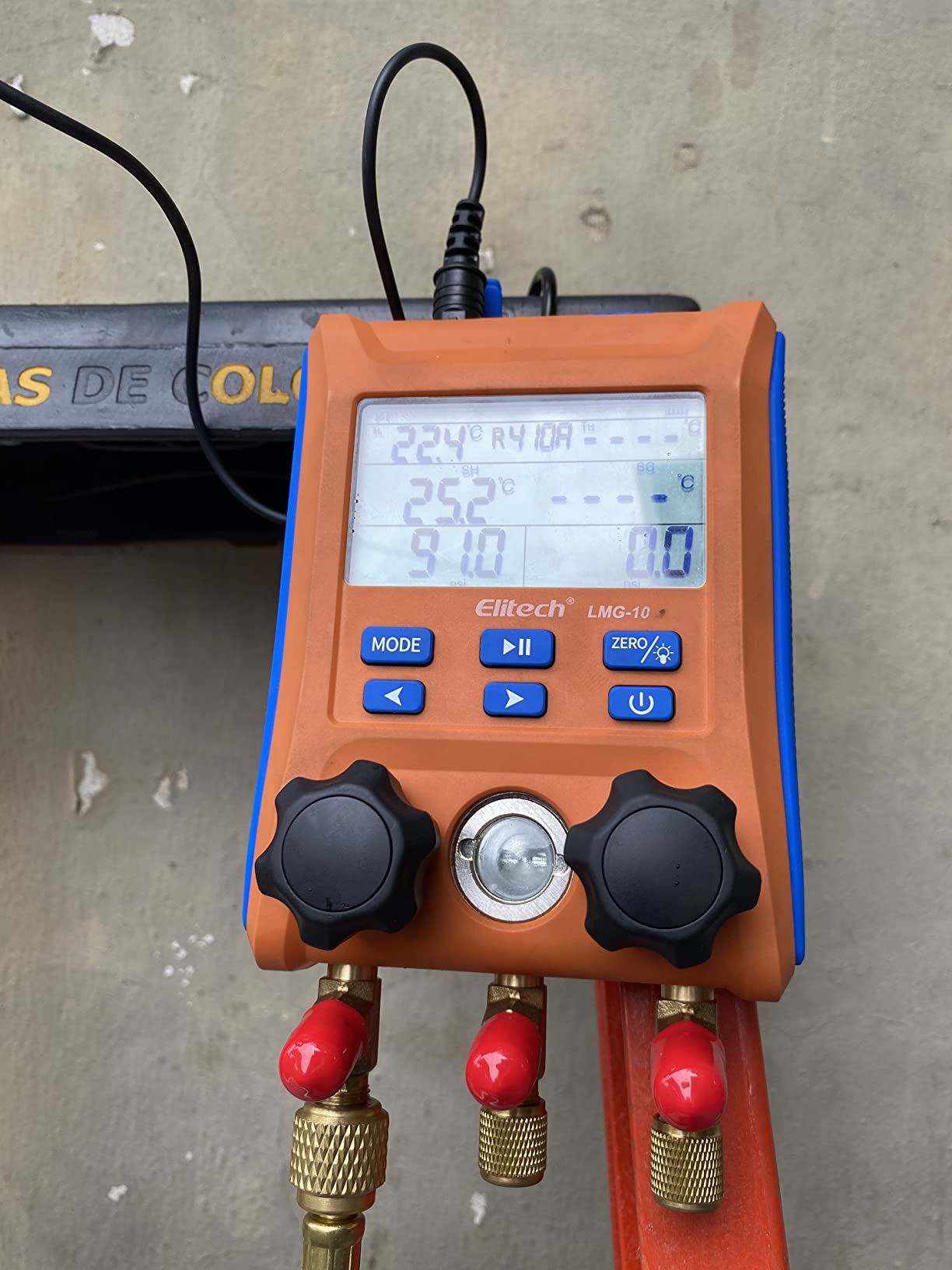 Elitech LMG-10 2-Way HVAC Manifold with Wired Temp Clamps, Wired reliability, Instant dual-temp reading, Rugged field-use design customer photo 1