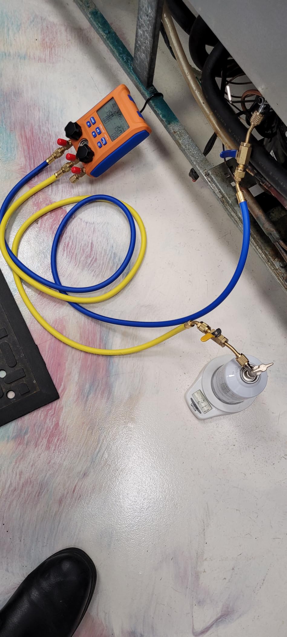 Elitech LMG-10 2-Way HVAC Manifold with Wired Temp Clamps, Wired reliability, Instant dual-temp reading, Rugged field-use design customer photo 2