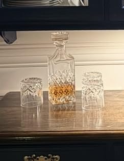 Whiskey Decanter 29oz, Crystal Whiskey Decanter with Stopper, Non-Lead, 828ml, Classic European Design, Gift Box Included customer photo 2