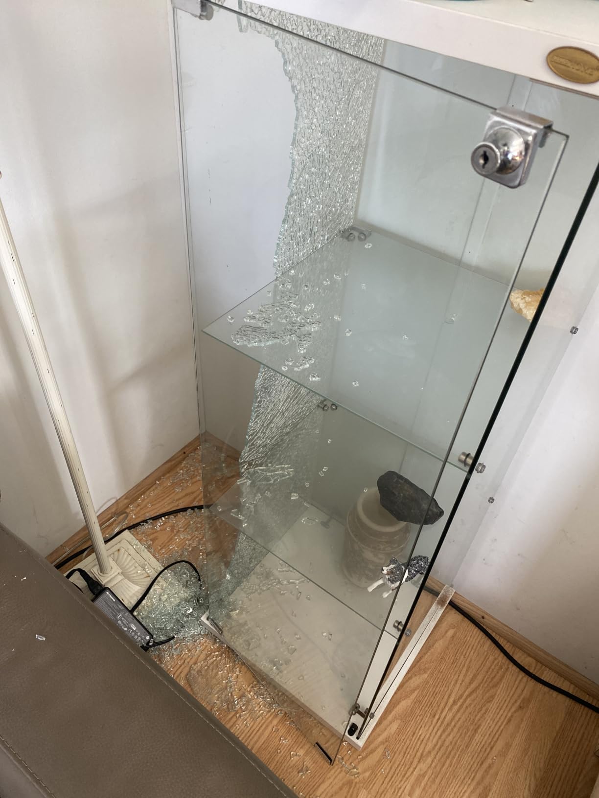 VIVOHOME 3 Layers 16''W x 16''D x 33''H Glass Display Cabinet Showcase Countertop with Lock, 4mm Tempered Glass 25mm MDF Base customer photo 2