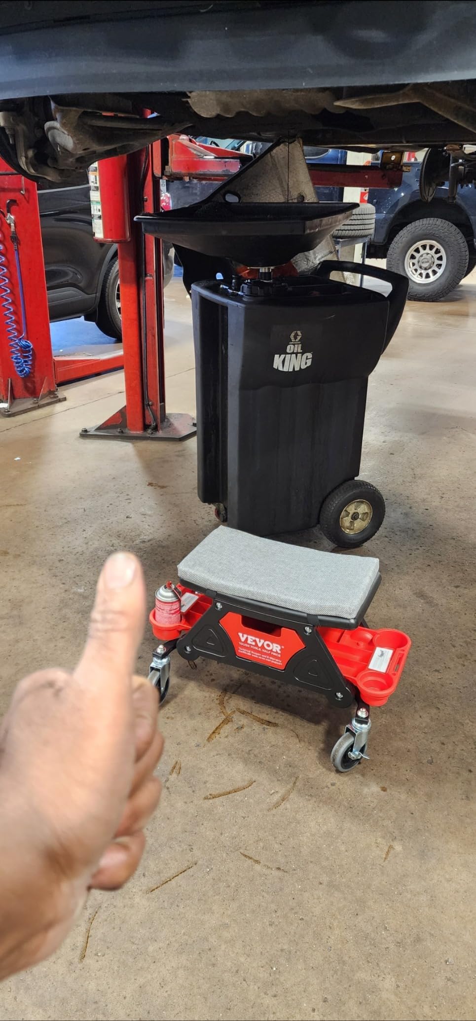 VEVOR Mechanic Stool 300 LBS Capacity Garage Stool with Three Slide Out Tool Trays and Drawer customer photo 1