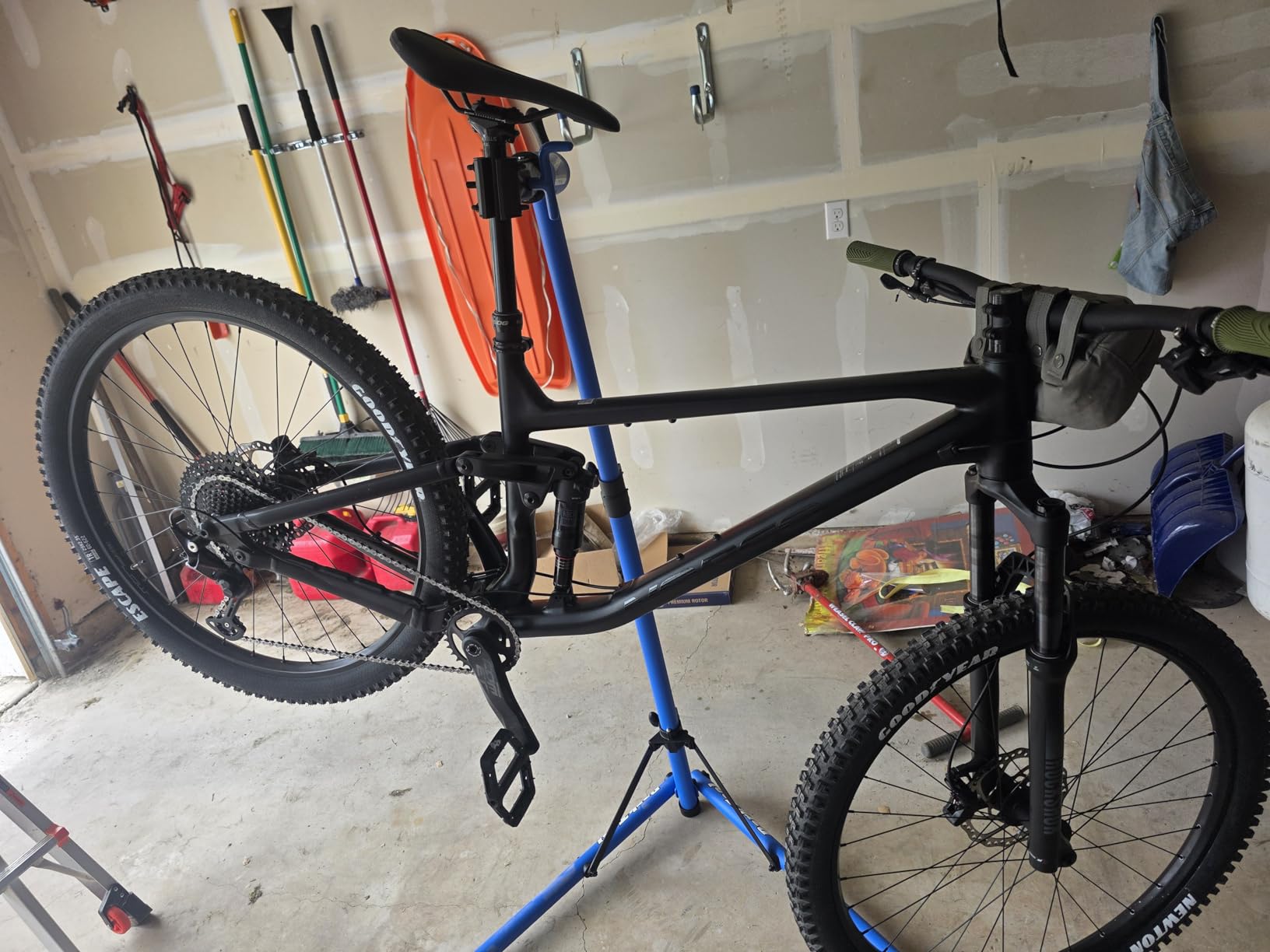 Park Tool PCS-9.3 - Home Mechanic Repair Stand customer photo 2