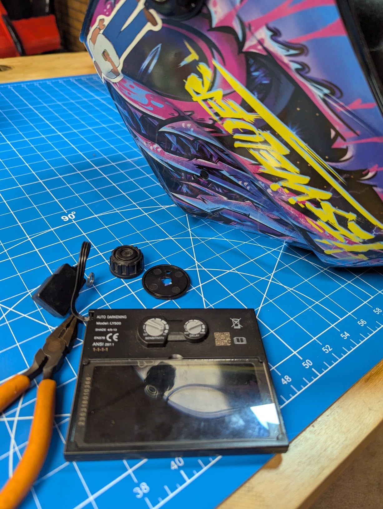 YESWELDER Auto Darkening Welding Helmet 1/1/1/1 True Color, LYG-L600A | 2 arc sensors, 1/30000s response, blue light blocking lens, shade 3.5/9-13 for TIG MIG ARC and GRIND, ANSI Z87.1 certified customer photo 2