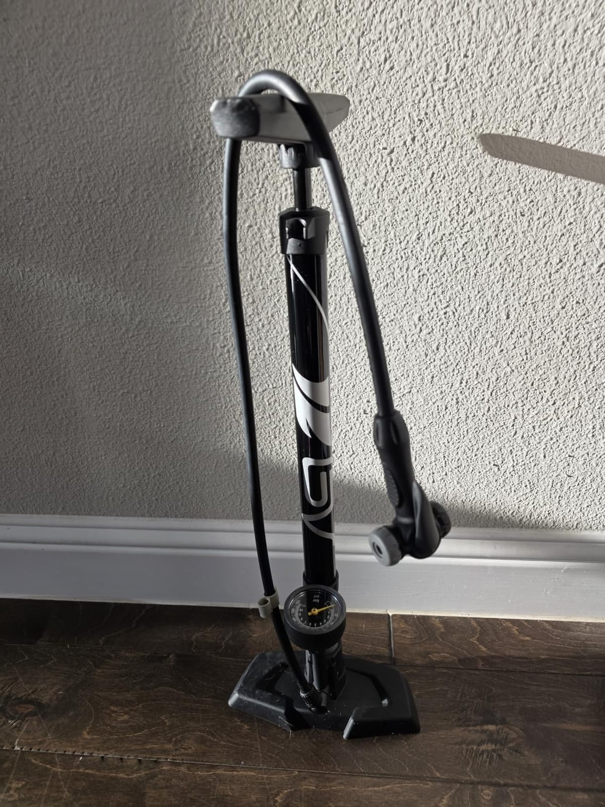 BV Bicycle Pump Durable Bike Floor Pump 17/24 inch Smart Valve Head, 160 psi, Automatically Reversible Presta and Schrader customer photo 1
