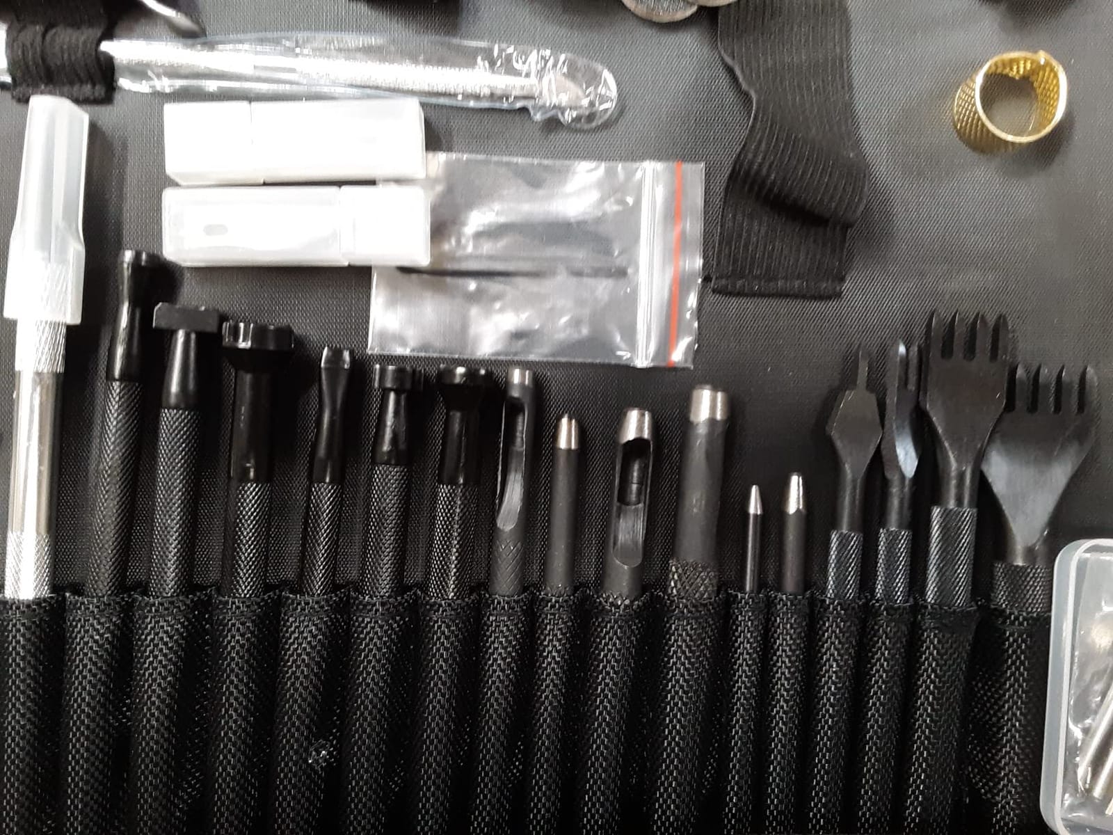 IMZAY 415 PCS Leather Working Kit, Leather Tool Kit, LeatherCrafting Kit for Beginners with Leatherworking Tools Punching Sewing Stamping Sanding Tools for Leathercraft Professional customer photo 2