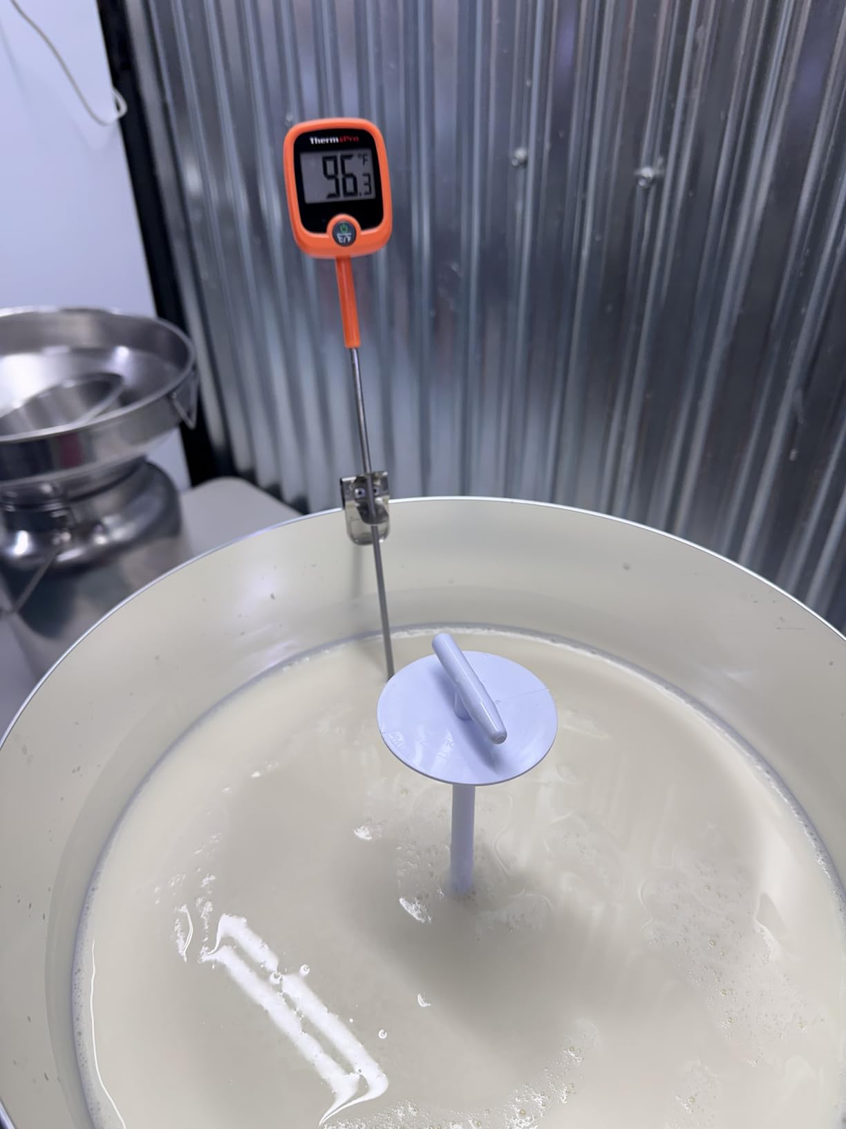 Milk Cream Centrifugal Separator Electric Cream Separator Stainless Steel 100L/H Goat Cow Milk Separator Turning Raw or Whole Milk into Cream and Skim Milk for 110V 100W customer photo 2