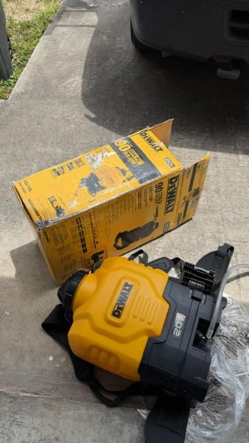 Dewalt 20V MAX 4 gal. Lithium-ion Cordless Backpack Sprayer Kit (2 Ah) customer photo 2