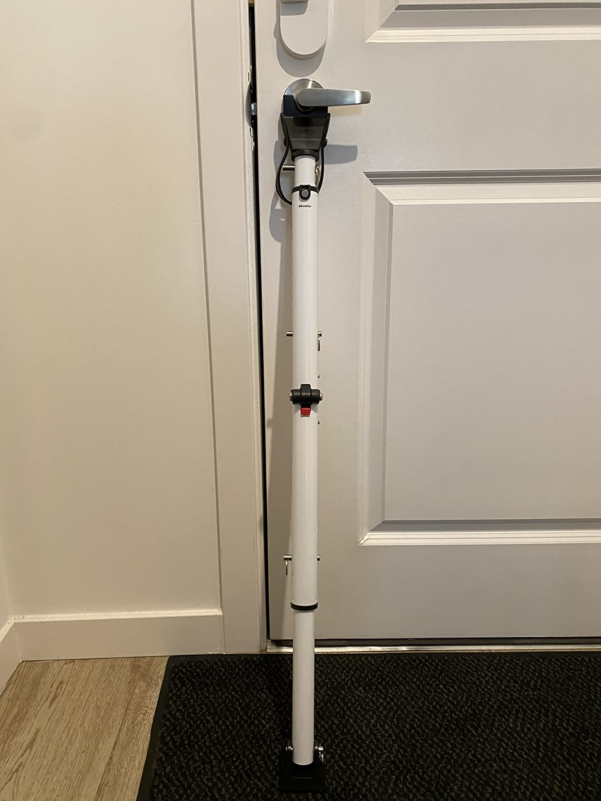Master Lock Sliding Door Stopper and Door Security Bar, Adjustable for Hinged and Sliding Doors, Compact Enough to Travel for Hotel Security, White, 270EC customer photo 1