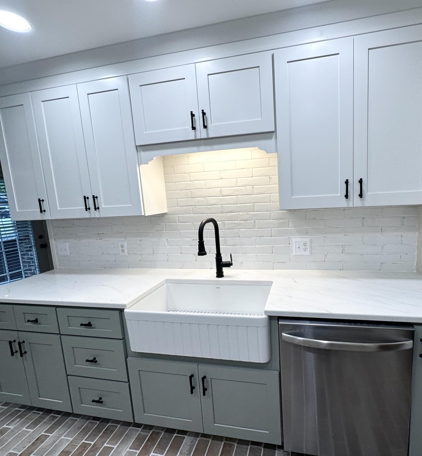 DeerValley White Farmhouse Sink 33 inch, Fireclay Apron Front Farm Kitchen Sink, Single Bowl Deep Drop-in Undermount Reversible Sinks with Grid & Strainer customer photo 1
