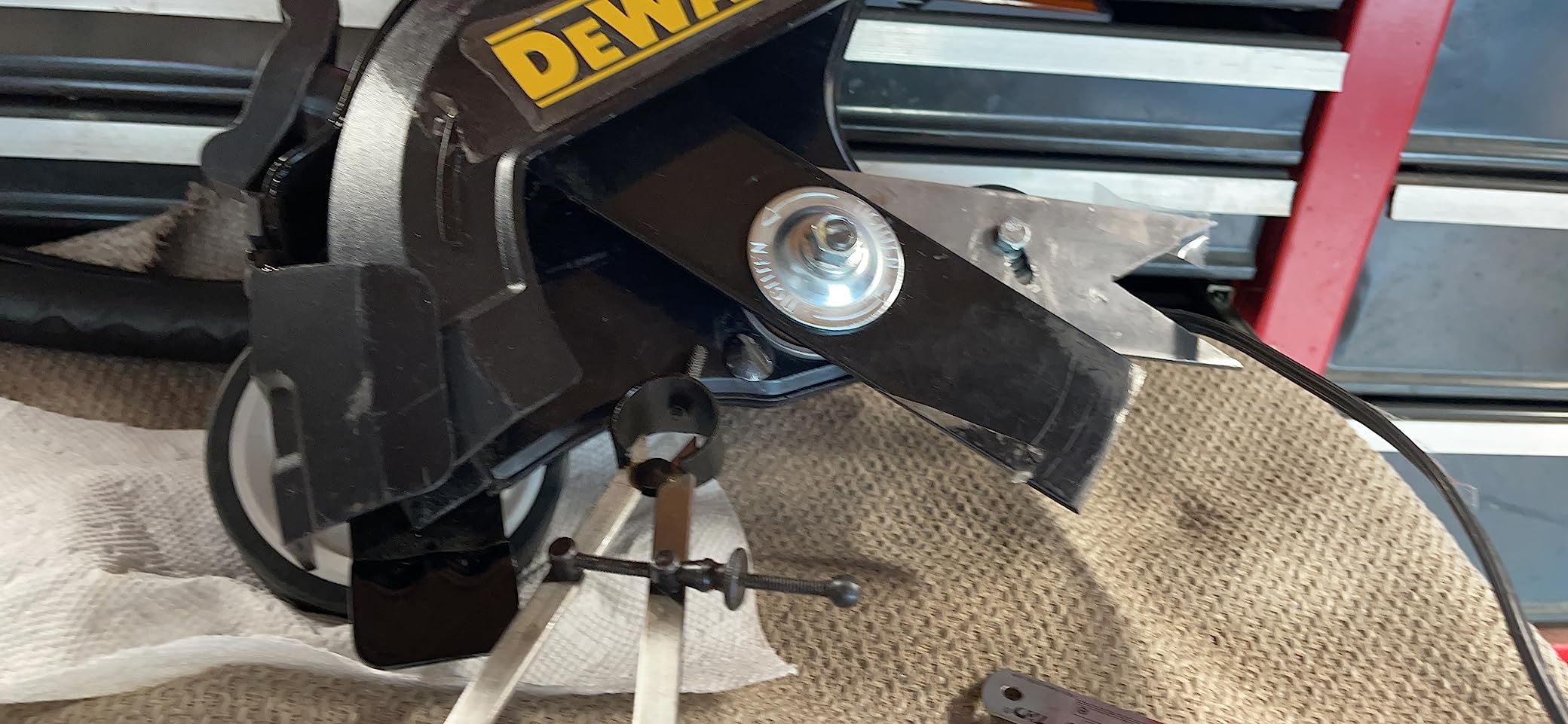 Dewalt 41AD27SE539 27cc Gas Straight Stick Edger with Attachment Capability customer photo 1