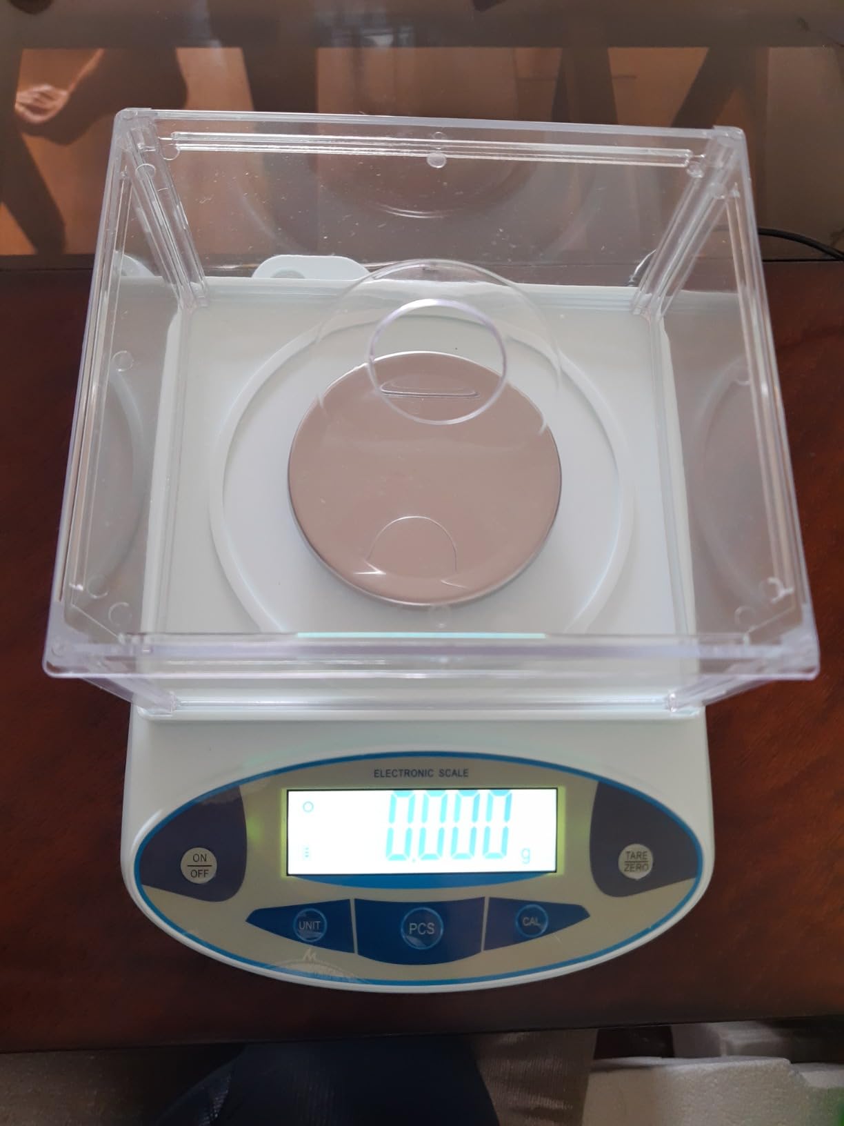 FOUR E'S SCIENTIFIC Lab Scale 500g x 0.001g Accuracy with Windshield | Analytical Balance, 10 Weighing Modes, Tare, Counting & Calibration Functions, for Lab, Jewelry, Kitchen Use customer photo 1