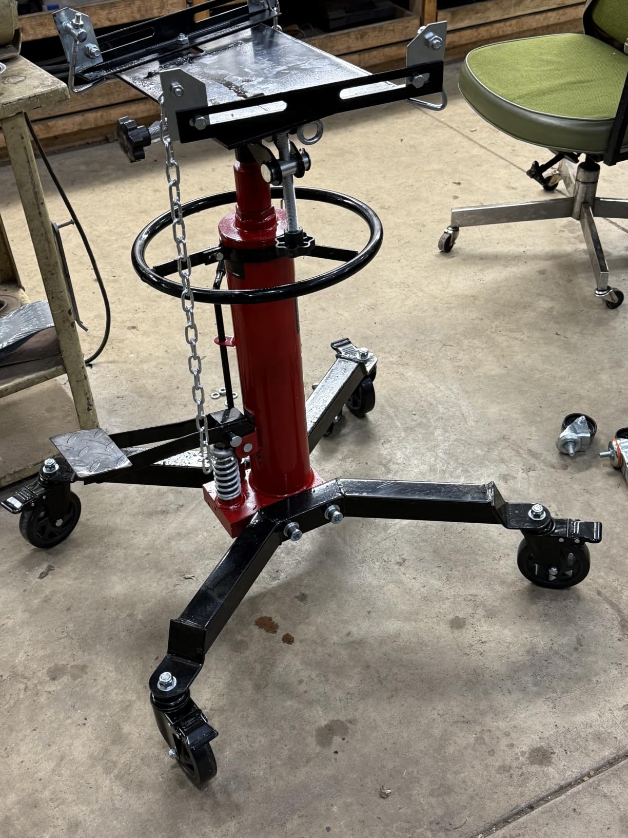 VEVOR Transmission Jack, 0.75 Ton/1660 lbs Capacity Hydraulic Telescopic Transmission Jack, 2-Stage Floor Jack Stand with Foot Pedal, 360° Swivel Wheel customer photo 2