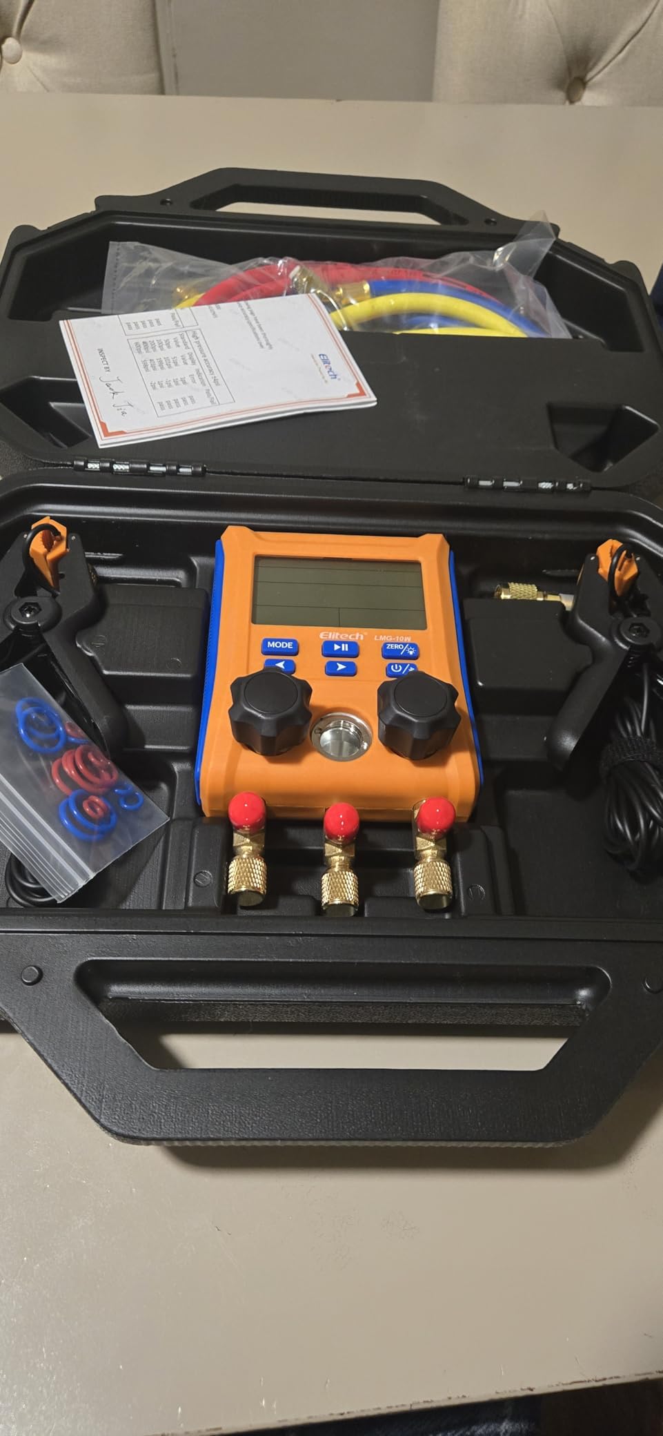 Elitech LMG-10W Wireless HVAC Manifold with Data Logging, Bluetooth remote monitoring, Mobile app integration, Refrigerant Hoses, Temperature Clamps customer photo 1