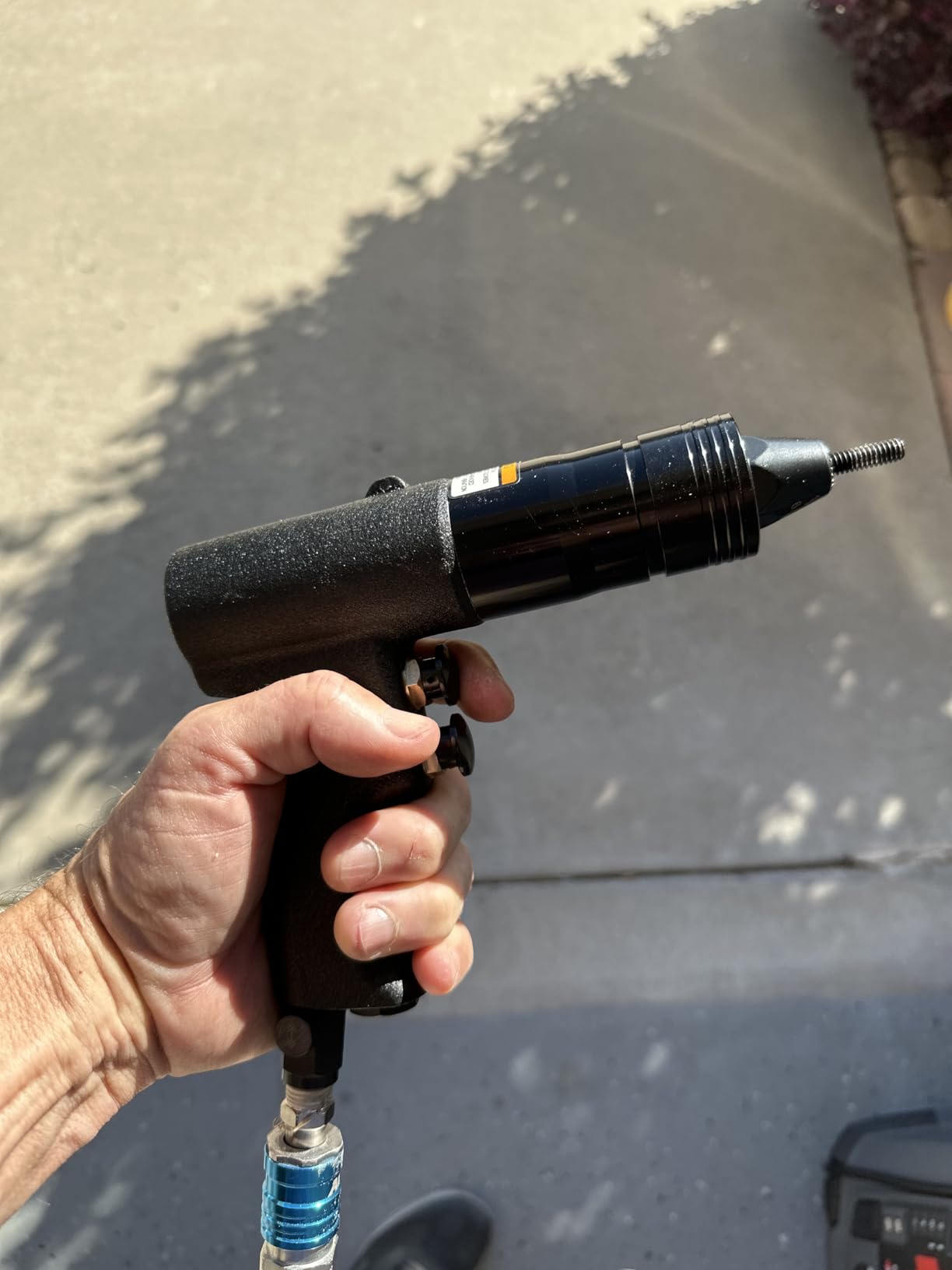 Pneumatic/Air Rivet Nut Gun with 4 size (10-24 & 1/4 & 5/16 & 3/8), Air Nut Insert Installation Tool Assembly Automatic Nutsert Gun with 4pcs Quick-Change Locking Nozzle Bolts Adapter Drill Attachment customer photo 1