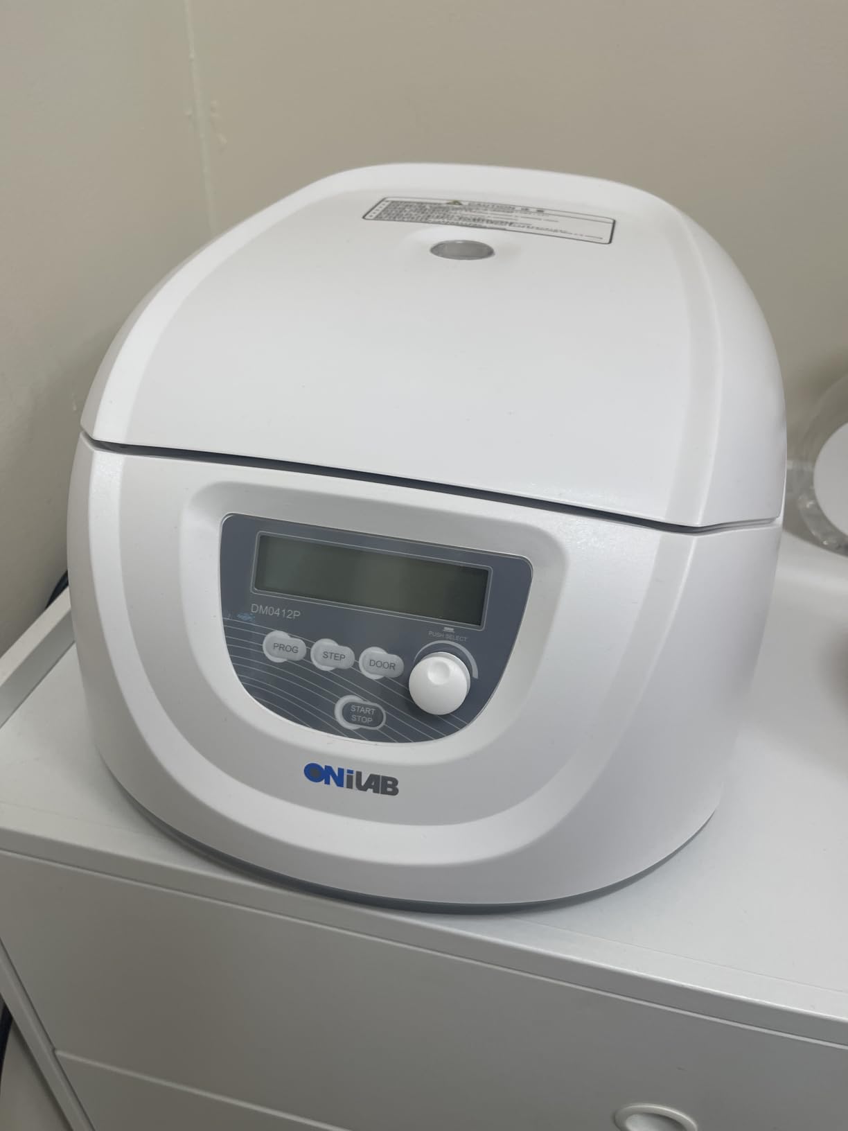 ONiLAB Professional PRP Centrifuge Machine 15mLx8, 10mL/7mL/1.5-5mlx 12, Lab Benchtop Centrifuge, 3 Preloaded Programs for Fast Operation, Store 9 Programs, 30sec-99min, 300-4500rpm (Max. 2490×g) customer photo 1