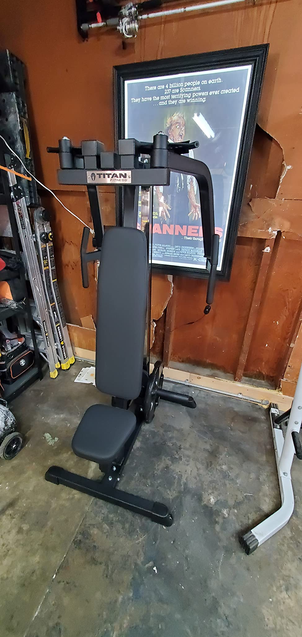Titan Fitness Plate-Loaded PEC Fly and Reverse Delt Machine, Rated 300 LB, Upper Body Specialty Machine, Chest, Back, and Shoulder Training customer photo 1