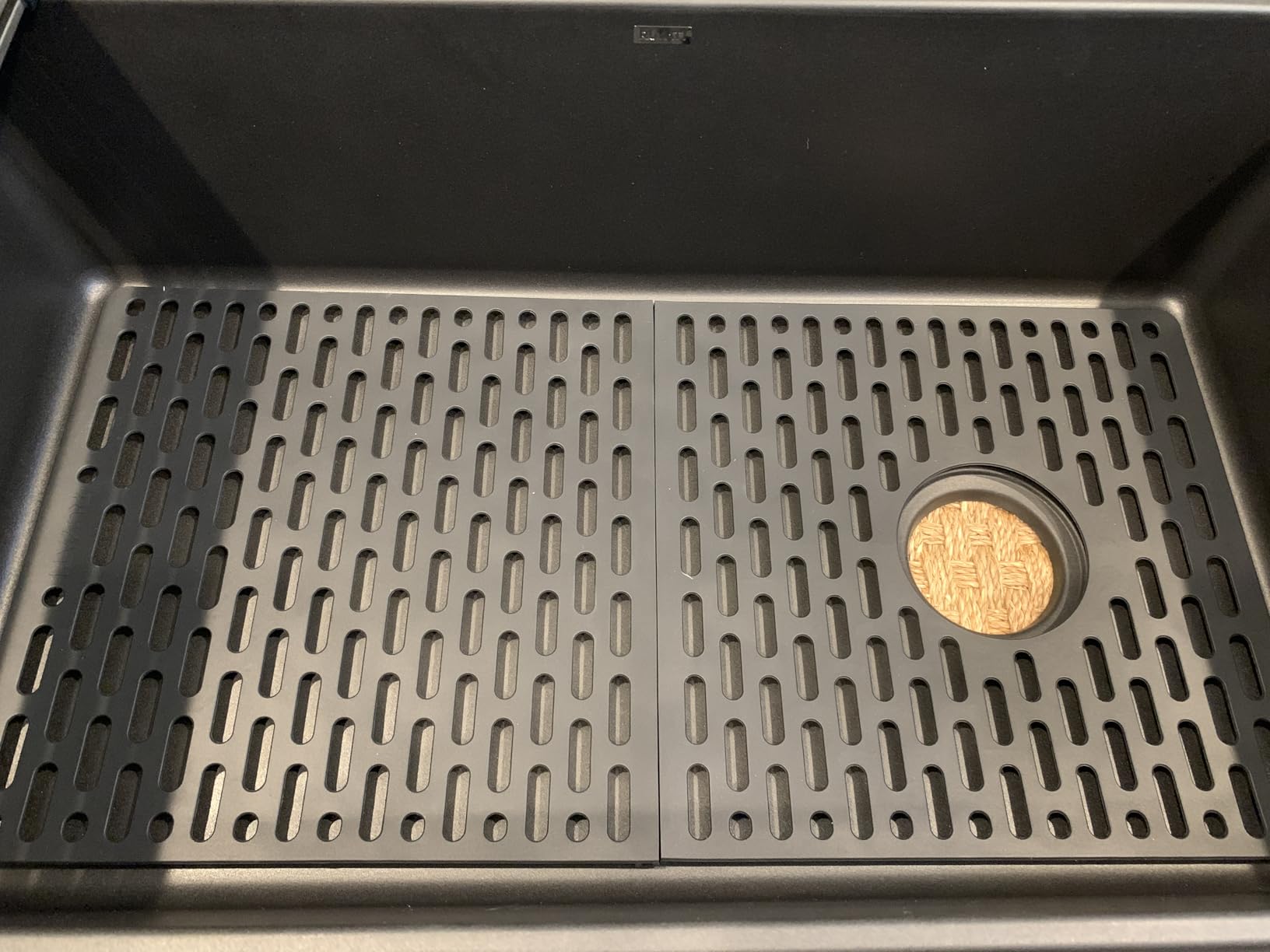 Ruvati 30-in Black Granite Undermount Workstation Kitchen Sink - RVG2310BK customer photo 2