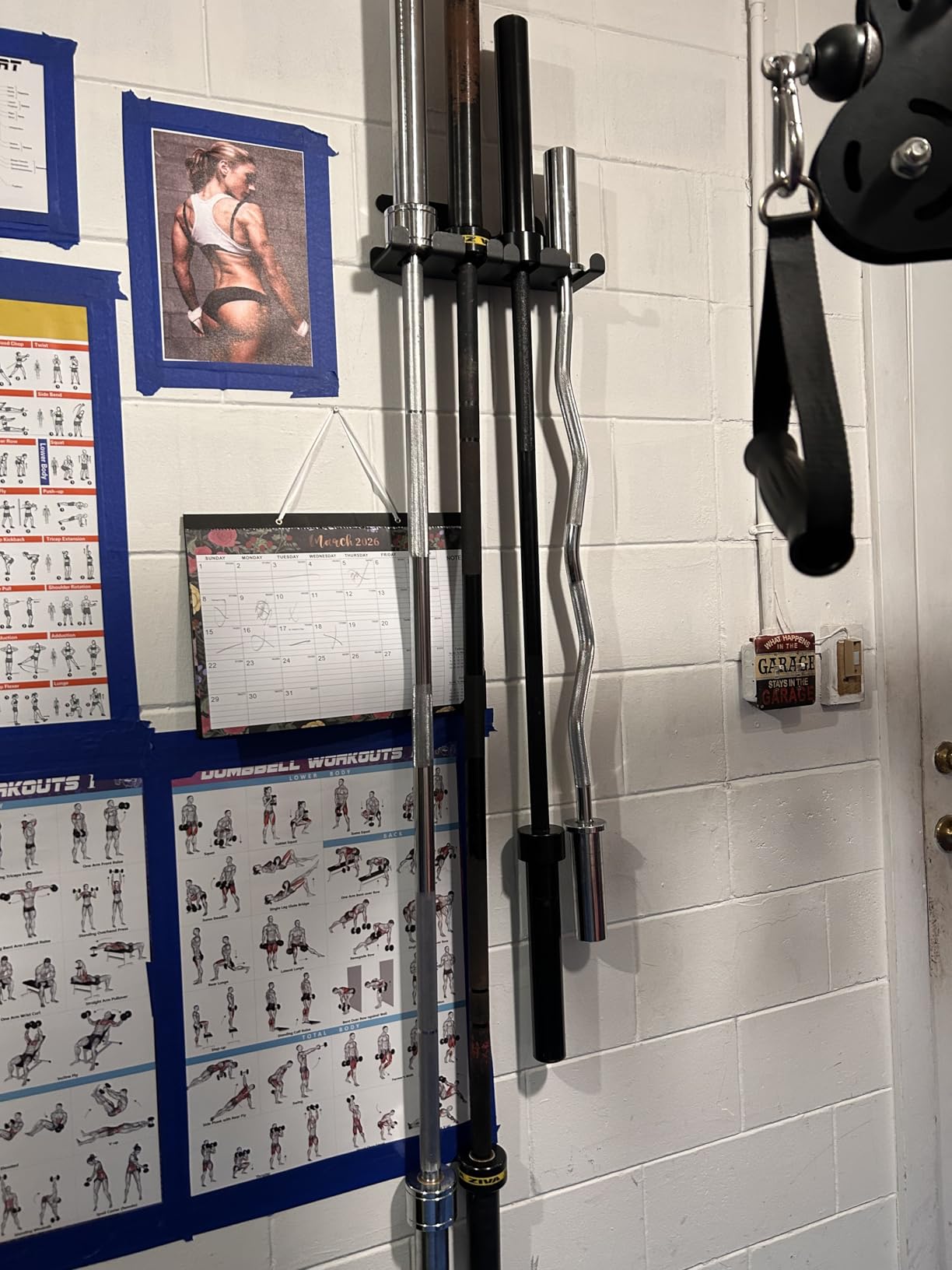 JNIHEEP Olympic Barbell Hanger, Garage Gym Bar Wall Rack, Vertical Barbell Mount Rack, Black Powder Coated, Space Saving Commercial or Home Gym Accessory, Holds Under 33mm Bar Size customer photo 1