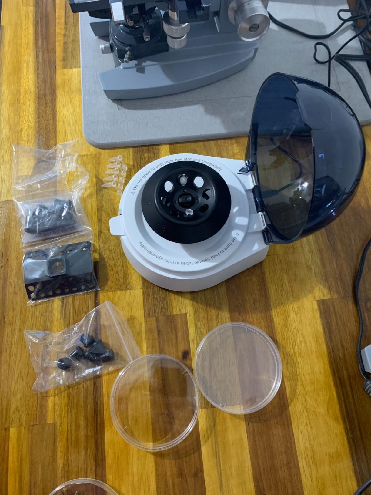 ONiLAB Mini Benchtop Centrifuge, 7000RPM, 2680×g, 2 Rotors customer photo 1
