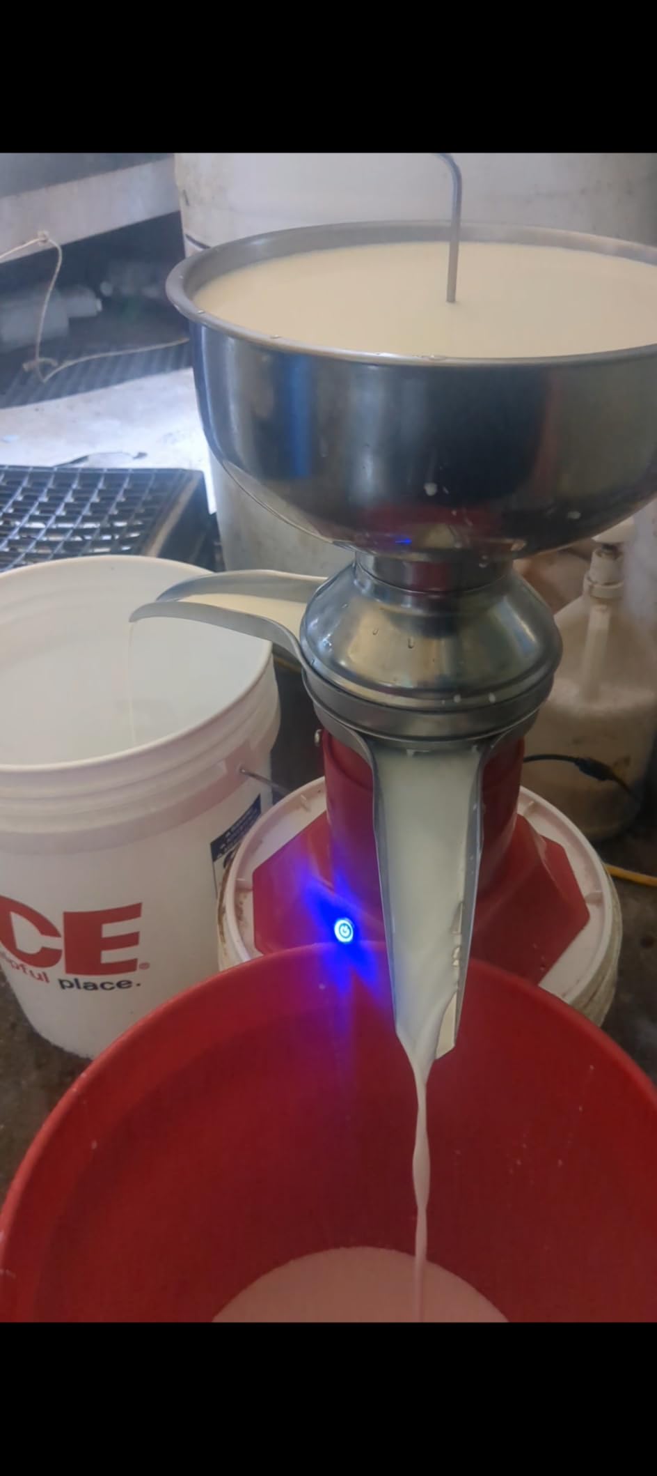 Milk Cream Centrifugal Separator Electric descremadora de leche 100L/H Capacity Cream Maker with 5L 304 Stainless Steel Bowl for Fresh Goat Cow Milk, 110V 100W customer photo 1