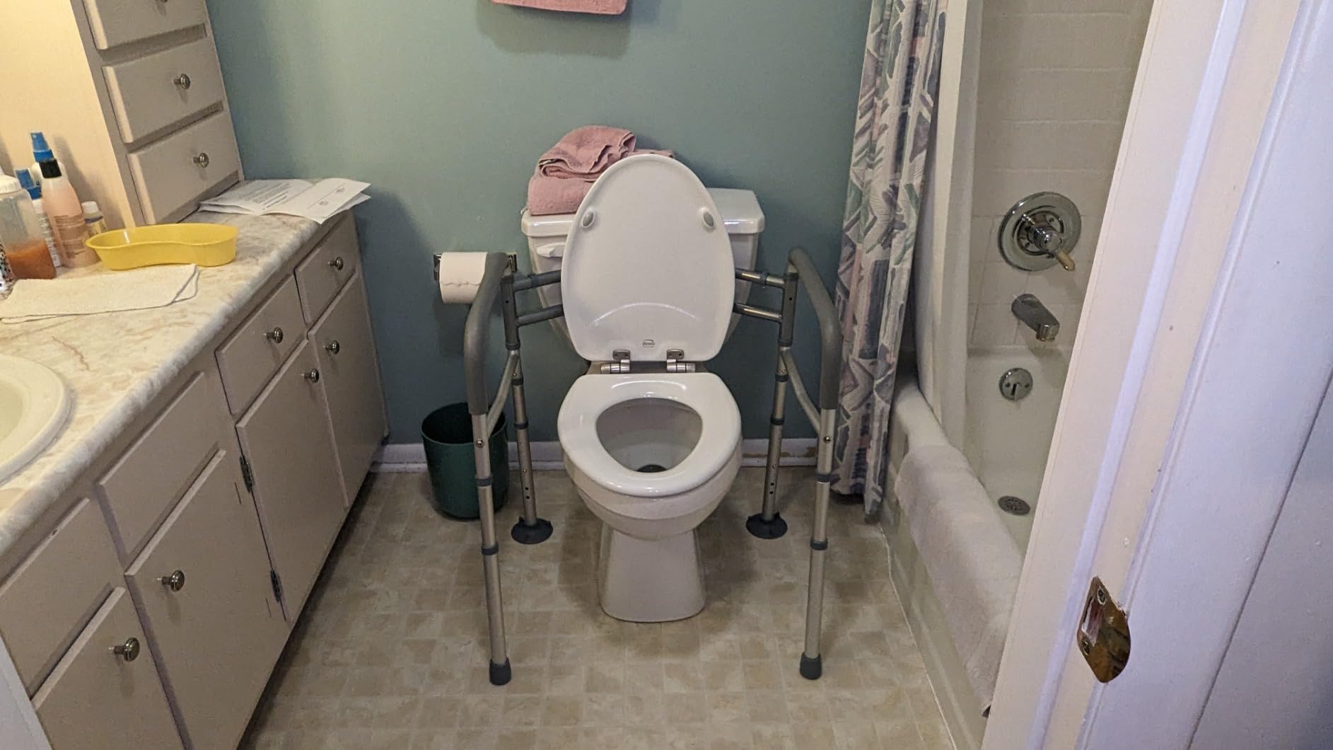 Medical king Toilet Safety Rail - Adjustable Detachable Toilet Safety Frame with Handles Heavy-Duty Toilet Safety Rails Stand Alone - Toilet Safety Rails for Elderly, Handicapped - Fits Most Toilets customer photo 2