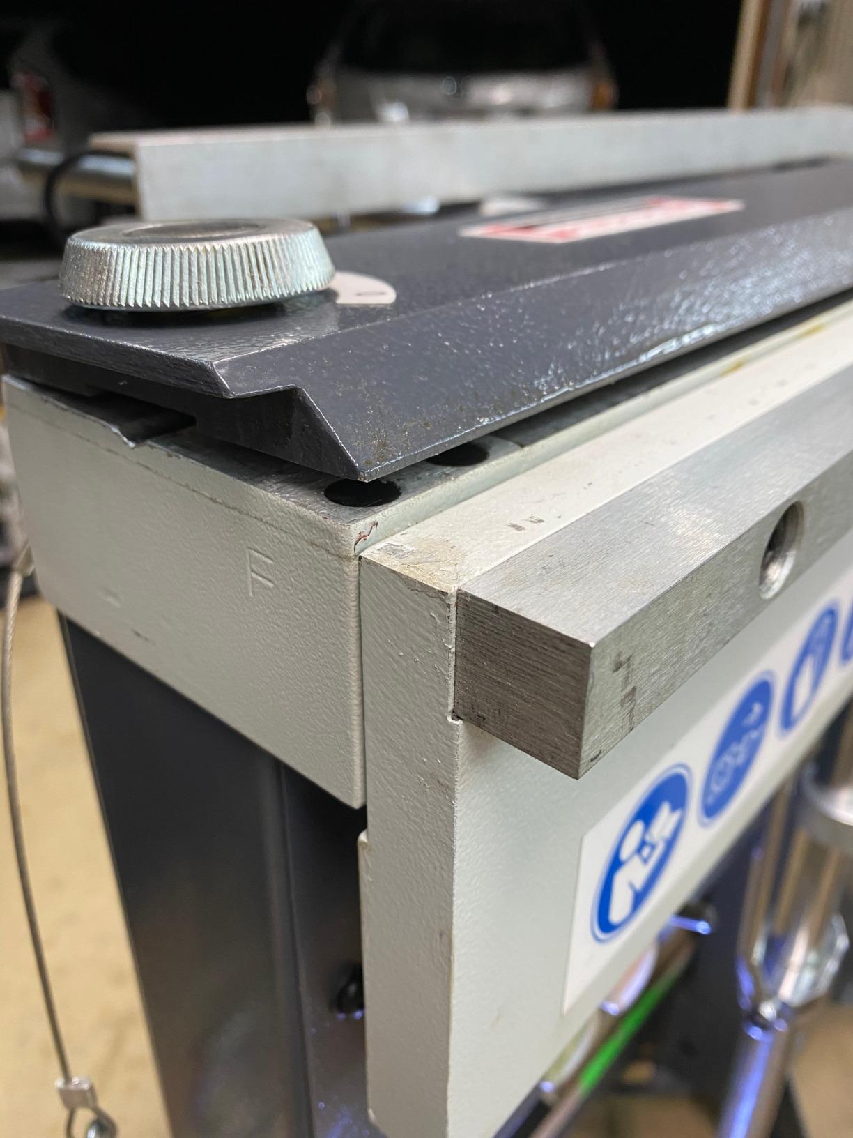 KAKA INDUSTRIAL Sheet Metal Brake,48-Inch Magnetic Box and Pan Brake,6-Ton 16-Gauge (0.06 Inch) Capacity Electro Metal Break, 220V SP with Foot Pedal Control Siding Brake, Includes Clamp Bars EB-4816M customer photo 1