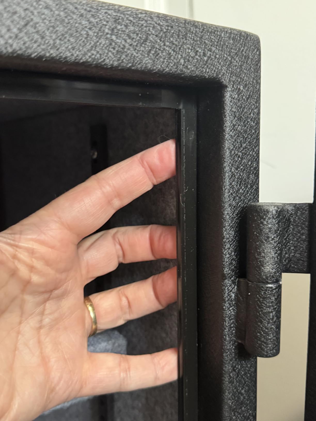 TIGERKING Biometric Fingerprint Fireproof Safe for Home Office, 3.47 Cu Ft Solid Steel Security Safe with Removable Shelf, Stores 29 Fingerprints, 30 Min Fire Protection, Anti-Theft Digital Safe customer photo 1