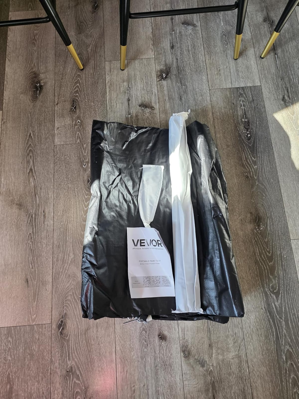 VEVOR Portable Paint Booth, 10x7x6ft Larger Spray Paint Tent with Built-in Floor & Mesh Screen & Windproof Hooks customer photo 2