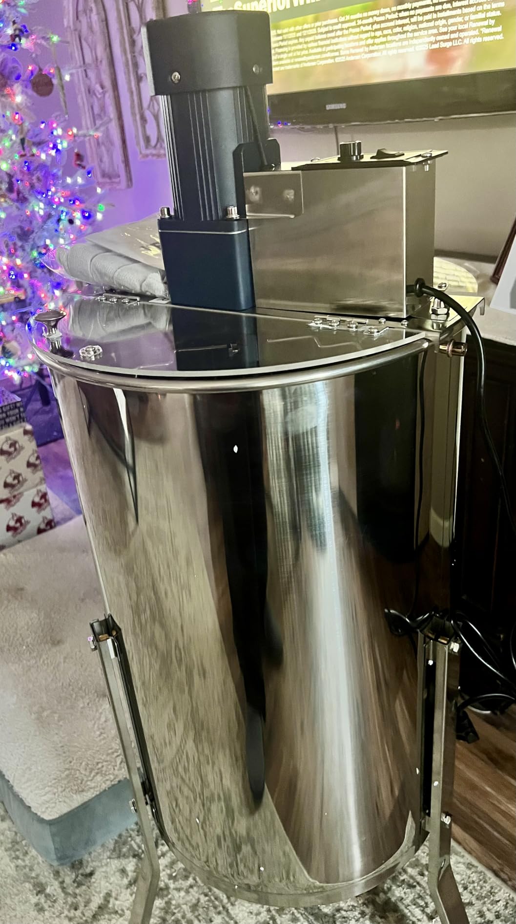 VEVOR Electric Honey Extractor, 4/8 Frame, Silver | Stainless Steel, Transparent Lid, Height Adjustable Stand, Honeycomb Drum Spinner, Apiary Centrifuge Equipment customer photo 1