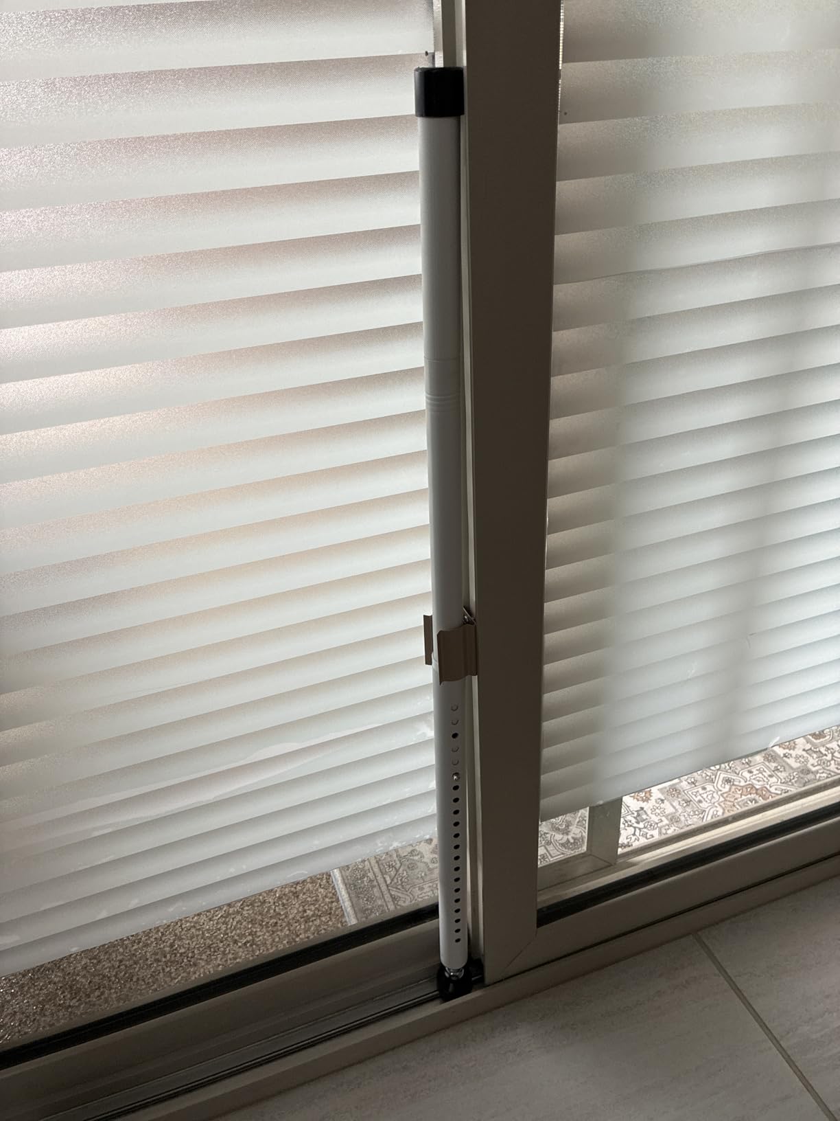 DIIG Sliding Door Security Bar, 17.7-50.5inch Heavy Duty Adjustable Sliding Patio Door Lock Bar with Rubber Tips,Diameter 1inch Window Security Bar for Home Apartment Travel Children Women (White) customer photo 2