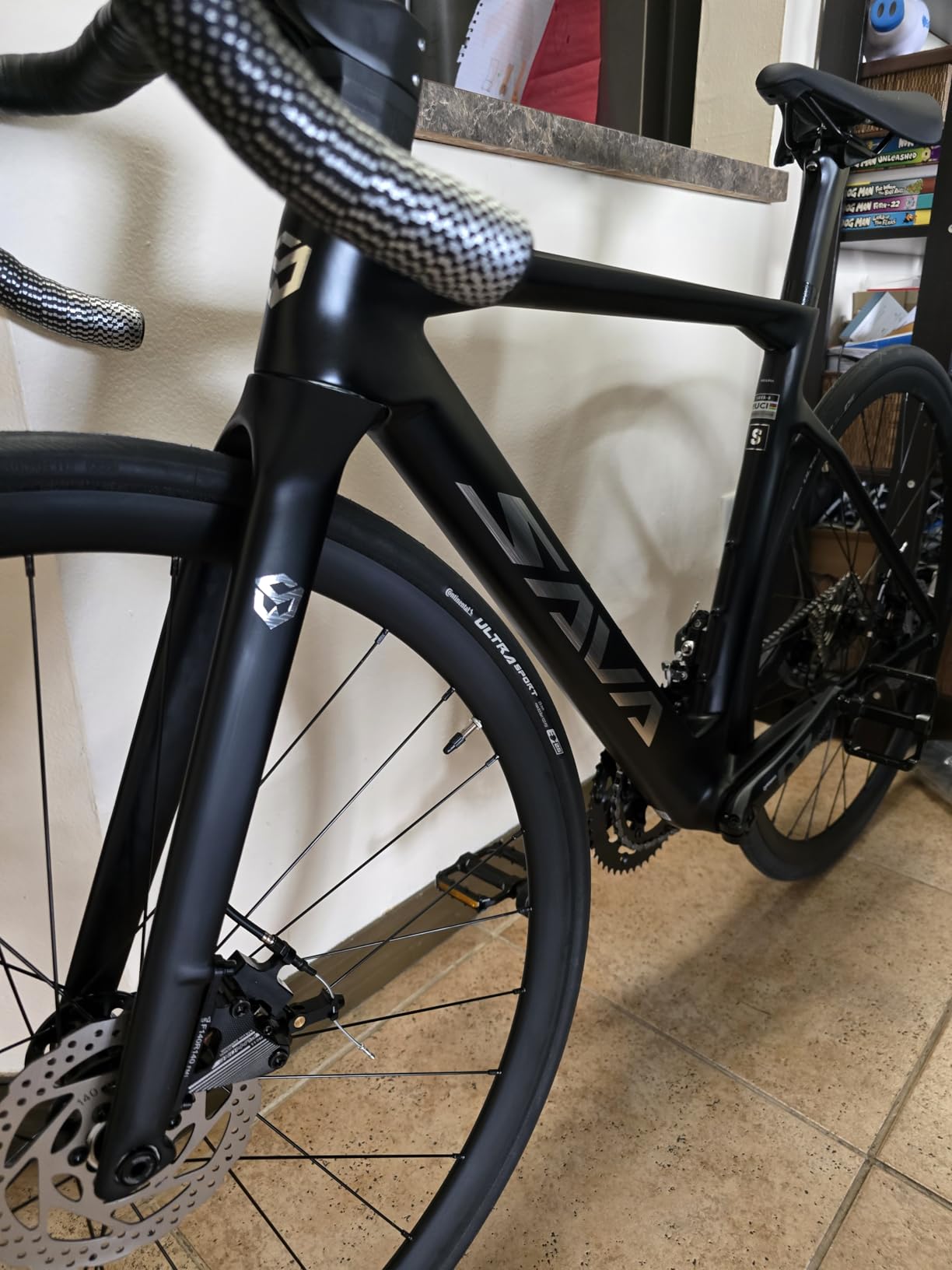 SAVADECK Carbon Disc Road Bike, Integrated Design Racing Bicycle Carbon Frame Carbon Fork with Shimano SORA R3000 Derailleur System 18 Speed Disc Brake Road Bike for Men or Women customer photo 2