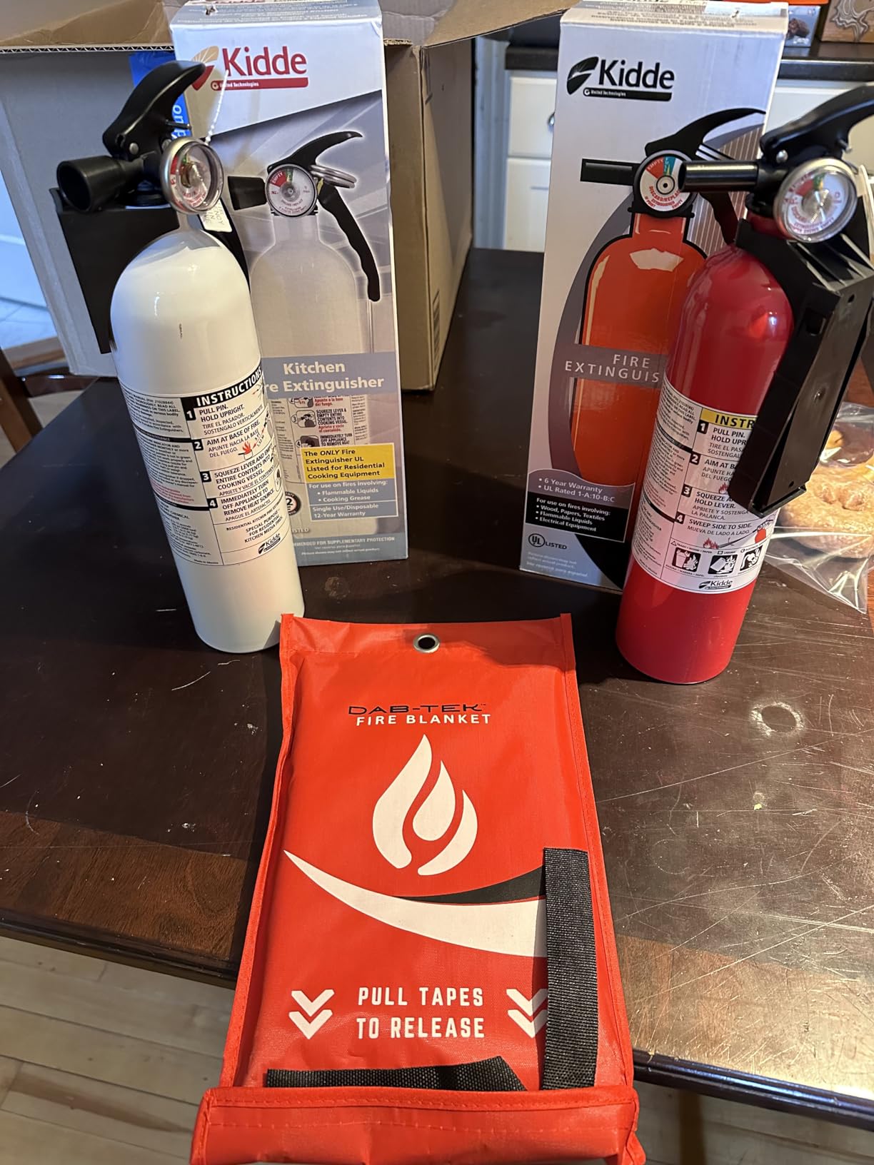 Kidde Kitchen Fire Extinguisher, 711A, RESSP | Home Extinguisher for Small Cooking Oil and Grease Fires in Residential Kitchens, 2.5 lb. Dry Chemical customer photo 2