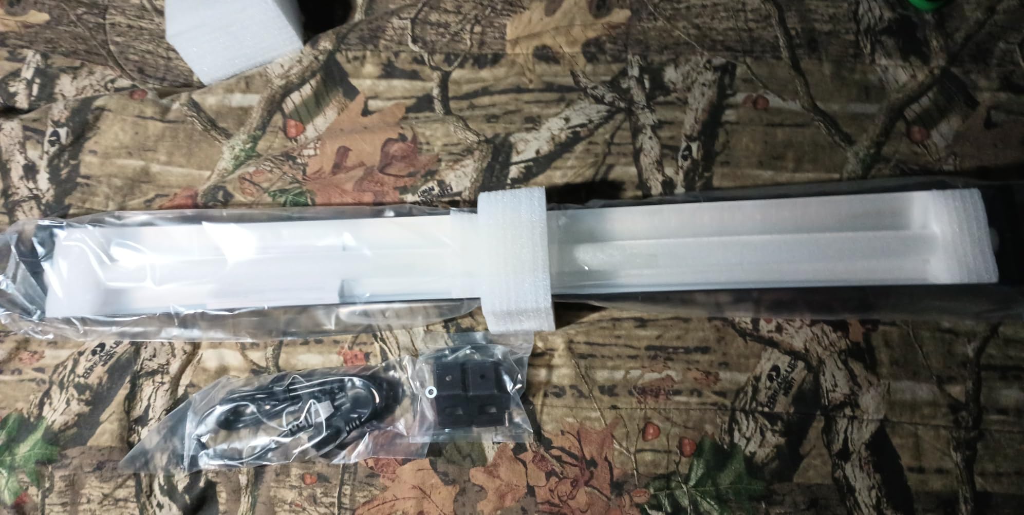 LUCKY HERP T5 Reptile Light Fixture Combo Kit 8W (New Upgrade), 10.0 UVB Light for Reptiles and Amphibians, UVA UVB Basking Light Desert Lamp for Lizard, Bearded Dragon, Tortoise 12inch customer photo 1