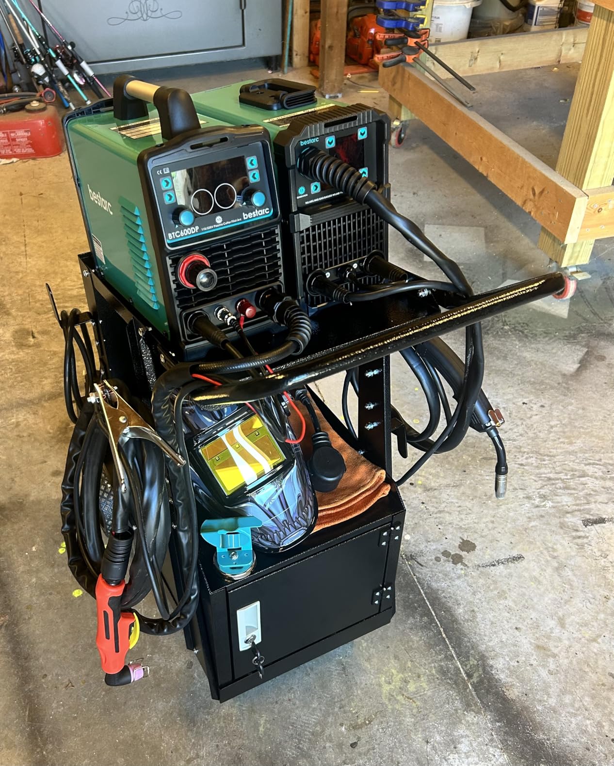 VEVOR Welding Cart, 2-Tier 4 Drawers Welder Cart with 265 LBS Weight Capacity, 360° Swivel Wheels, Tank Storage Safety Chains, Heavy Duty Rolling MIG Welder Cart for Mig Welder and Plasma Cutter customer photo 2