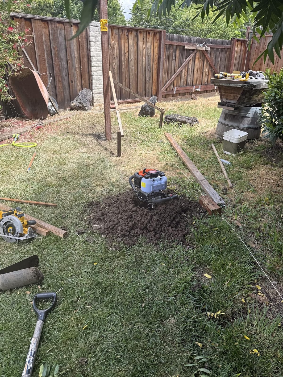 VEVOR Post Hole Digger, 43cc 1250W Auger Earth Digger, Gas-Powered (Fuel) customer photo 2