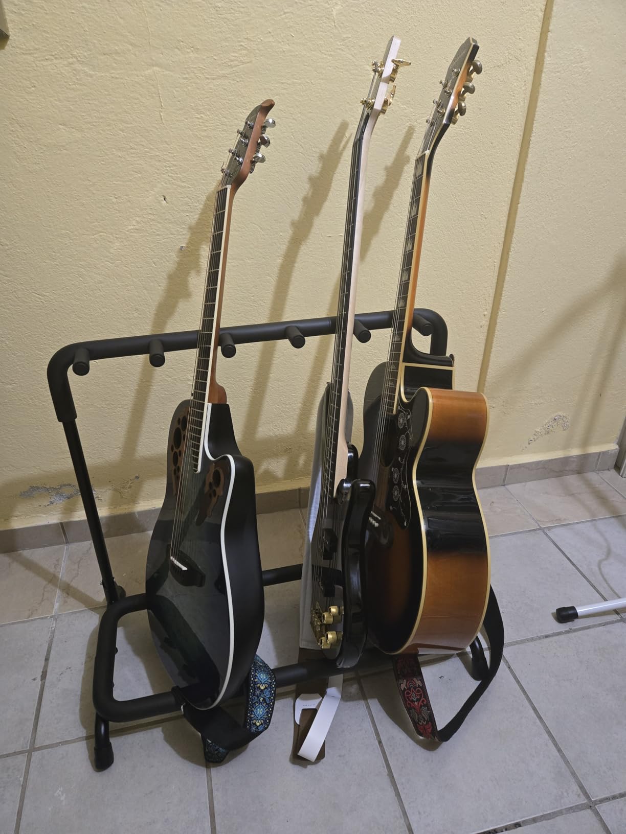 CAHAYA Multi Guitar Rack 5 Holder Display Stand with Thick Rubber Padding - Universal for Classical Acoustic Electric Guitars and Bass Home Studio customer photo 2