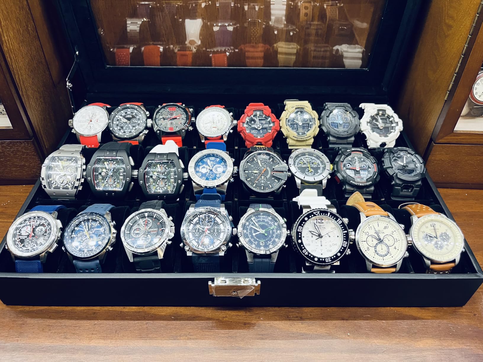SONGMICS 12-Slot Watch Box, Watch Display Case with Window, Solid Wood Veneer, Velvet Lining, Vertical Storage, Space Saving, Gift Idea, Ebony Black UJOW014B01 customer photo 2