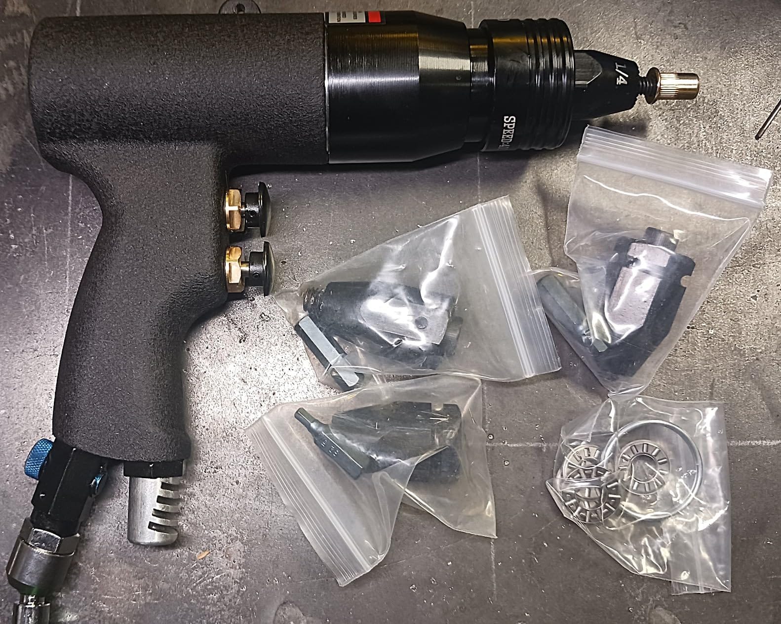 Clatoon Pneumatic Rivet Nut Gun with 10-24, 1/4, 5/16, 3/8 SelfLocking Head | Adjustable Speed Air Rivet Gun, Rivet Nut Tool Kit with 4 Size Quick-Change, 8pcs Mandrels Included with Each Size customer photo 2