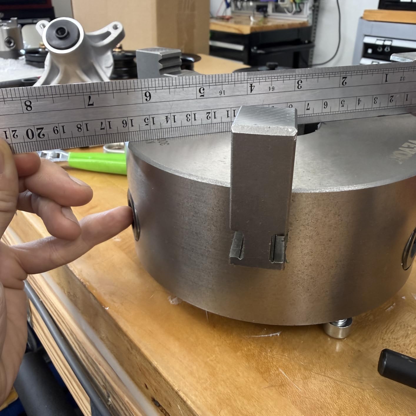 VEVOR 3-Jaw Lathe Chuck, 8'', Self-Centering Lathe Chuck, 4-200 mm Clamping Range customer photo 2