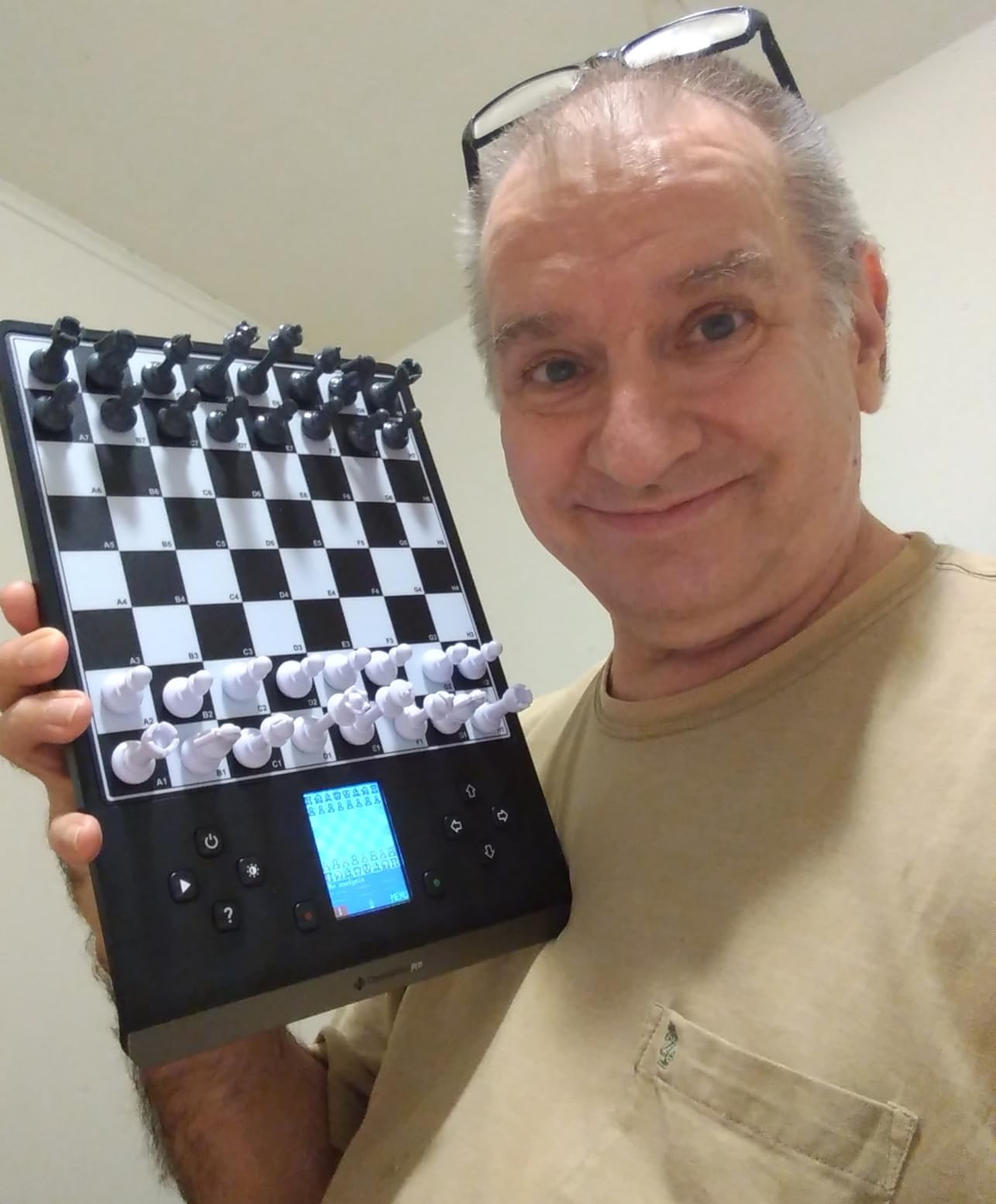 Millennium ChessGenius Pro M815 – Electronic Chess Computer with 2200 ELO Adaptive AI Skill Levels, Color Display, Built-in Trainer, Magnetic Travel Design customer photo 1