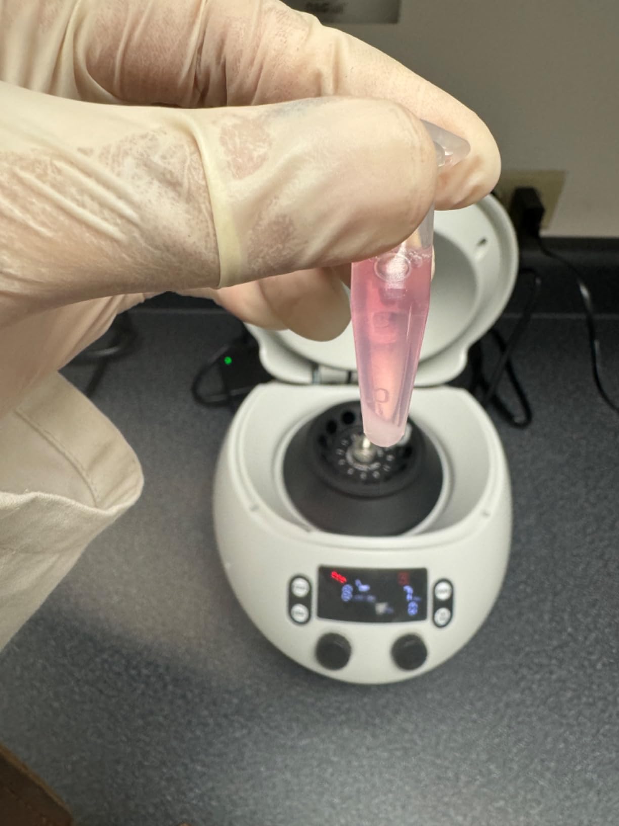 4E's USA High Speed Micro Centrifuge - Benchtop Centrifuge 500 to 15000 RPM Speed with 15100xg RCF, Lab Benchtop Centrifuge Machine with 12-Tube Rotor for 0.2ml/0.5ml/1.5ml/2ml customer photo 1