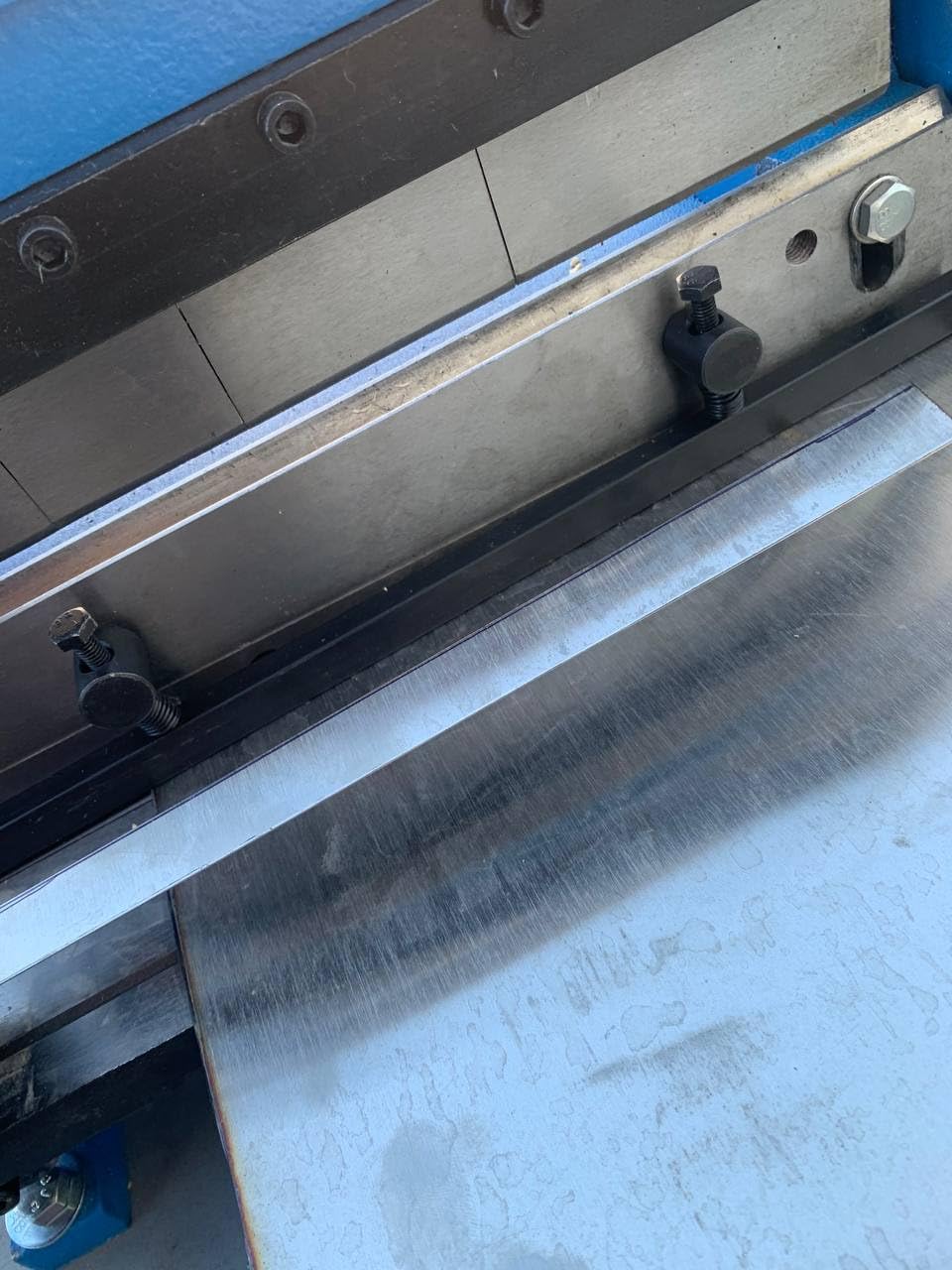 VEVOR Sheet Metal Brake, 12-inch, 3-In-1 Combination Shear Brake Roll Machine, 20-Gauge Capacity Shear Press Brake with 90 Degree Max Bending Angle, Shears and Slip Roll Machine for Shear Bending Rolling customer photo 1