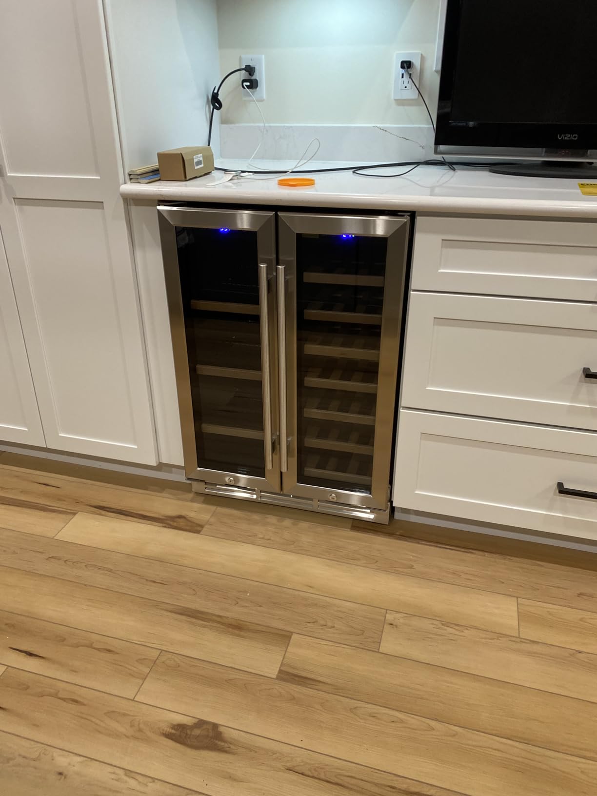 EUHOMY Wine and Beverage Refrigerator, 24 Inch Dual Zone Wine Cooler with Glass Door Hold 21 Bottles and 88 Cans, Built in or Under Counter Wine Fridge with Blue LED Light customer photo 1