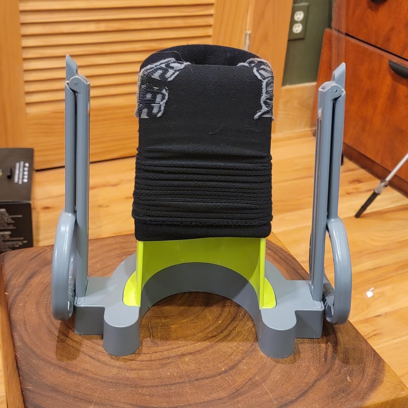 Compression Sock Aid Device - Sock Aids for Compression Stocking - Helper Device for Putting on Hosiery -with Replaceable Dressing Stick customer photo 1