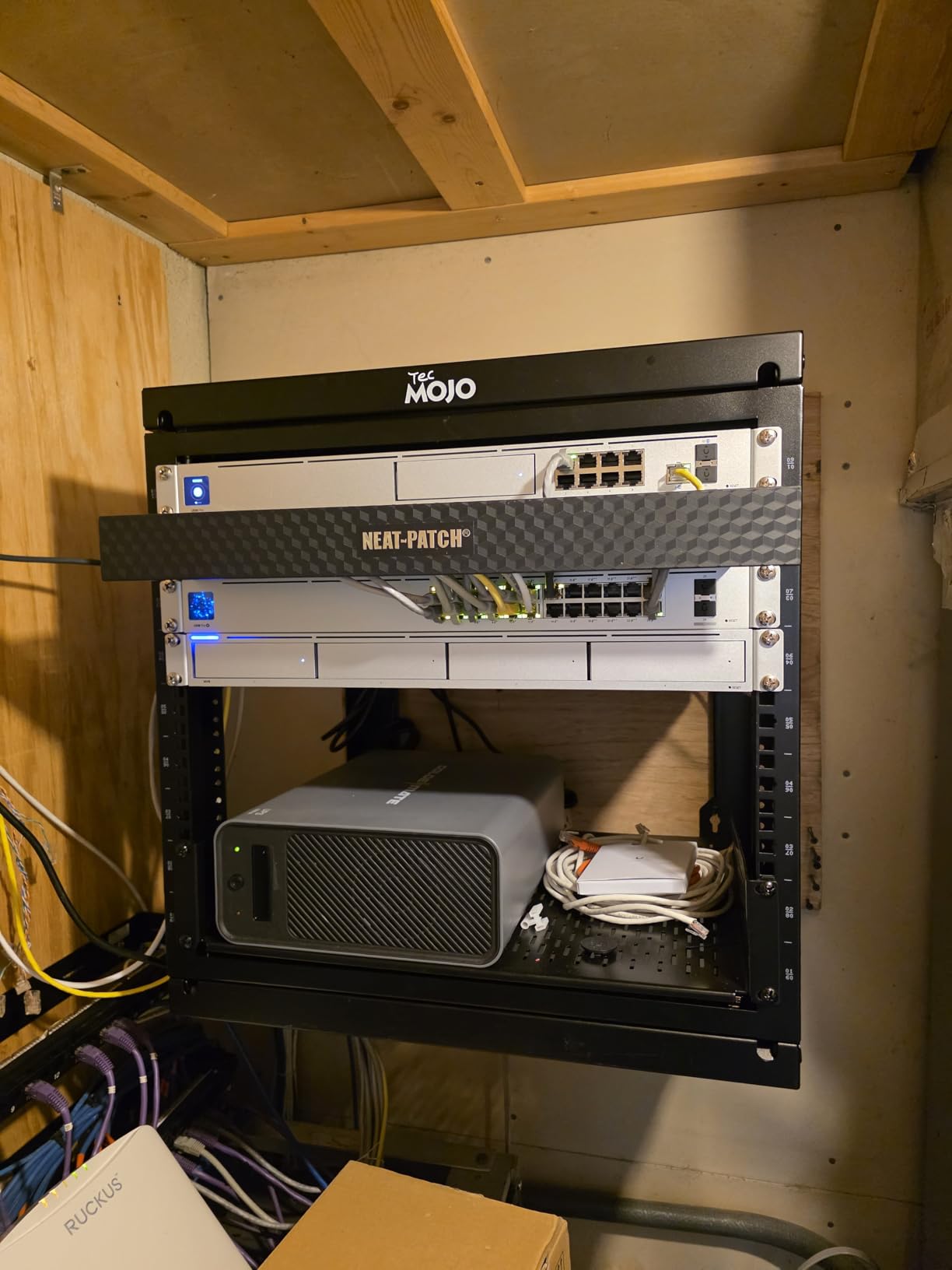 Tecmojo 9U Wall Mount Rack, Server Rack,Open Frame Server Rack,Network Rack for 19inch Computer/AV/Data/IT/Media Equipment,18inch Depth,16inch Apart Mounting Holes,Swing Gate,Square and Tapped Holes customer photo 1