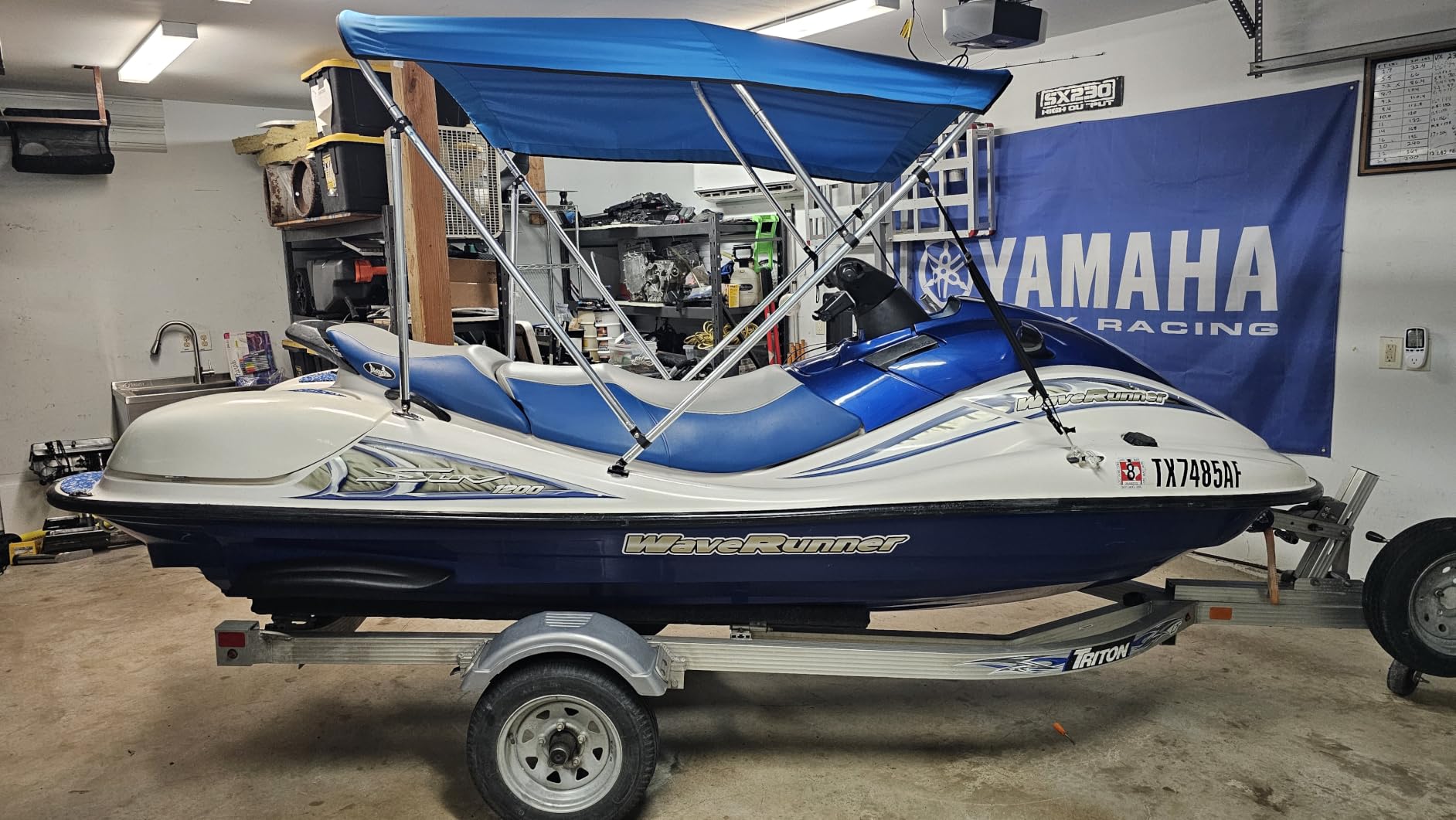 VEVOR 4 Bow Boat Bimini Tops, 600D Polyester Canopy with Aluminum Alloy Frame, Waterproof & Sun Shade Boat Awning Canopy with Storage Bag, 2 Support Poles, 4 Straps, 8'Lx(91