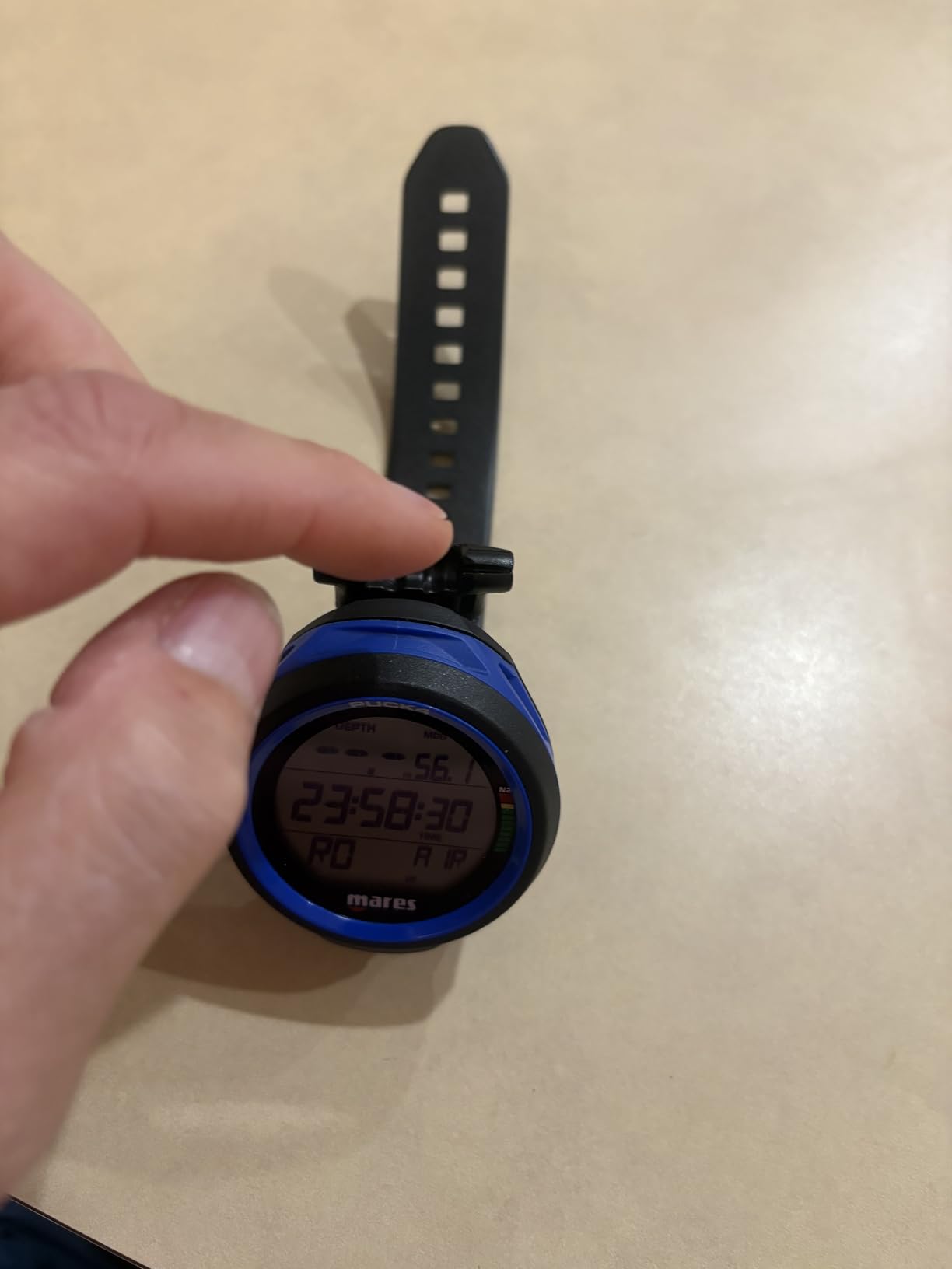 Mares Puck 4 Wrist Dive Computer | Entry-Level Watch-Style One Button Control customer photo 1