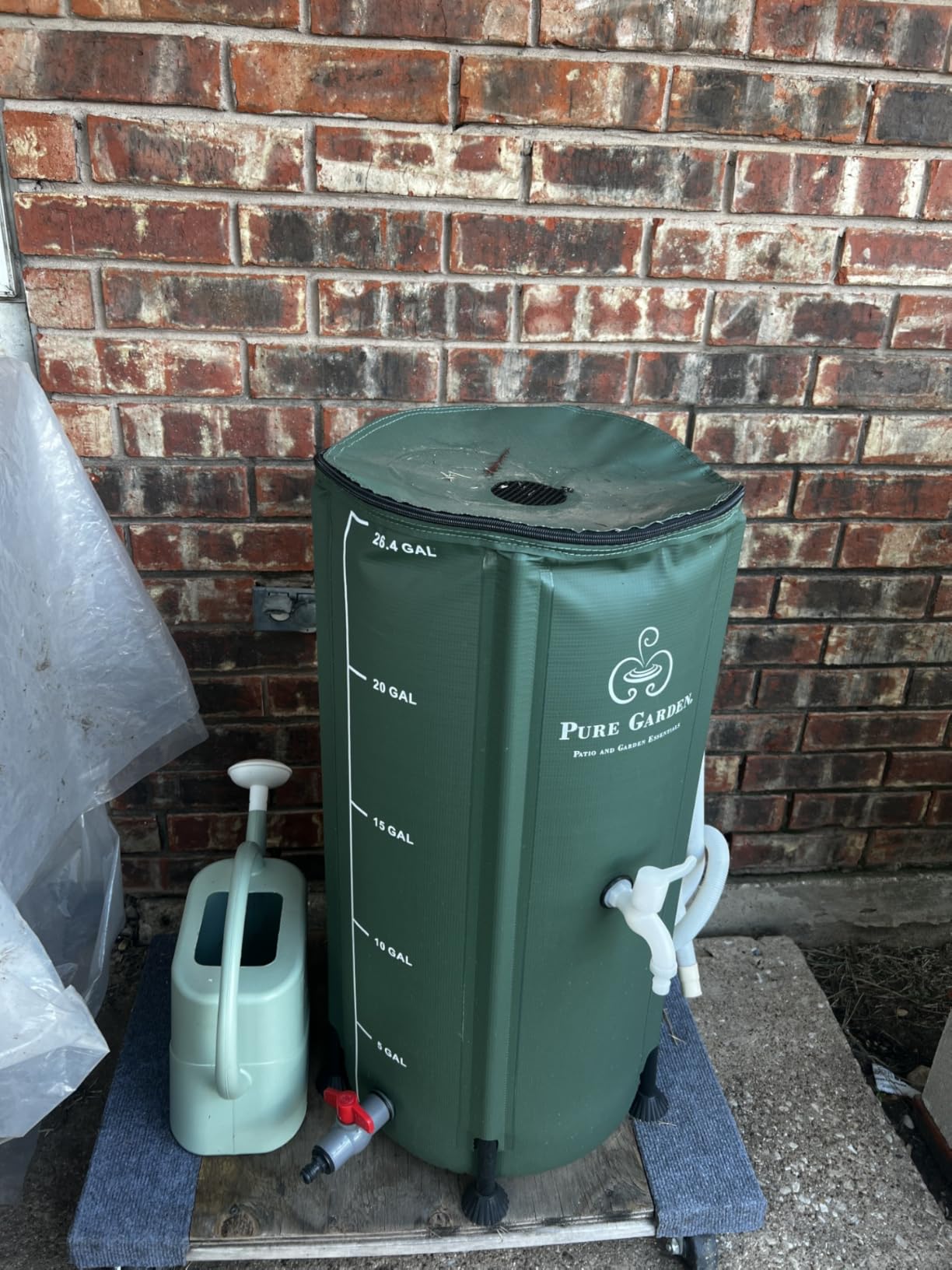 Rain Barrel - 26.4-Gallon/100-Liter Collapsible Water Container for Catching Rainwater - Portable Water Tank with Spigot by Pure Garden (Green) customer photo 2